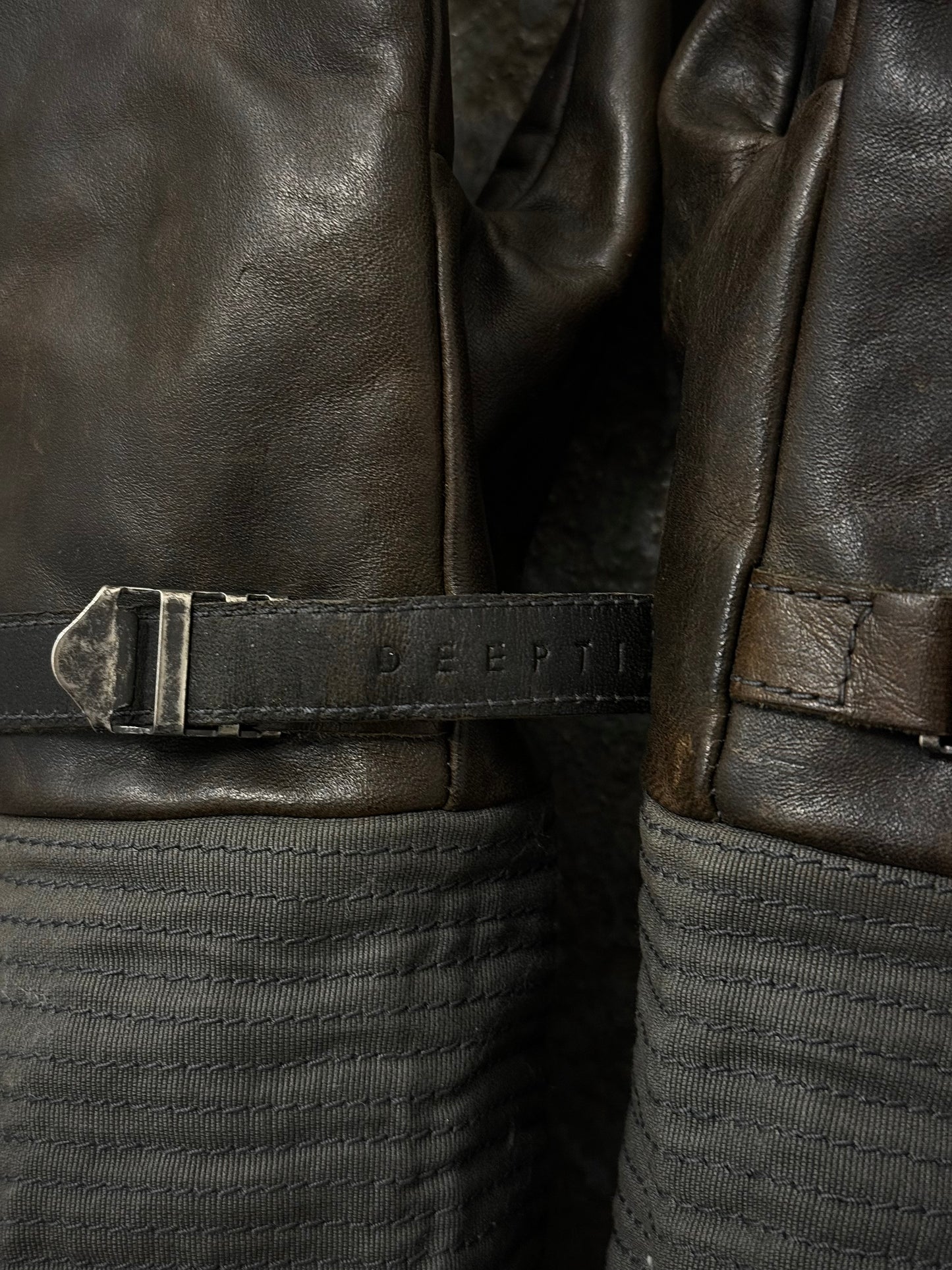 DEEPTI Collection °018-019 'LA–124W EMUF-90' Wired Trigger Horse Leather Gloves