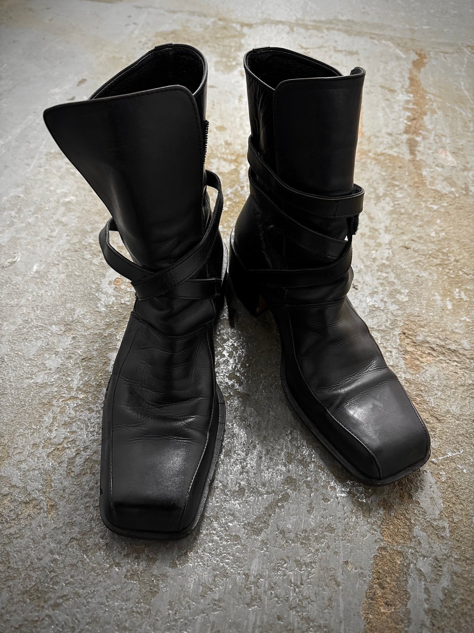 alfredoBANNISTER Y2K Chunky Heel Leather Boots | Toronto – DRIEW alfredoBANNISTER Y2K Chunky Heel Leather Boots | Toronto – DRIEW
