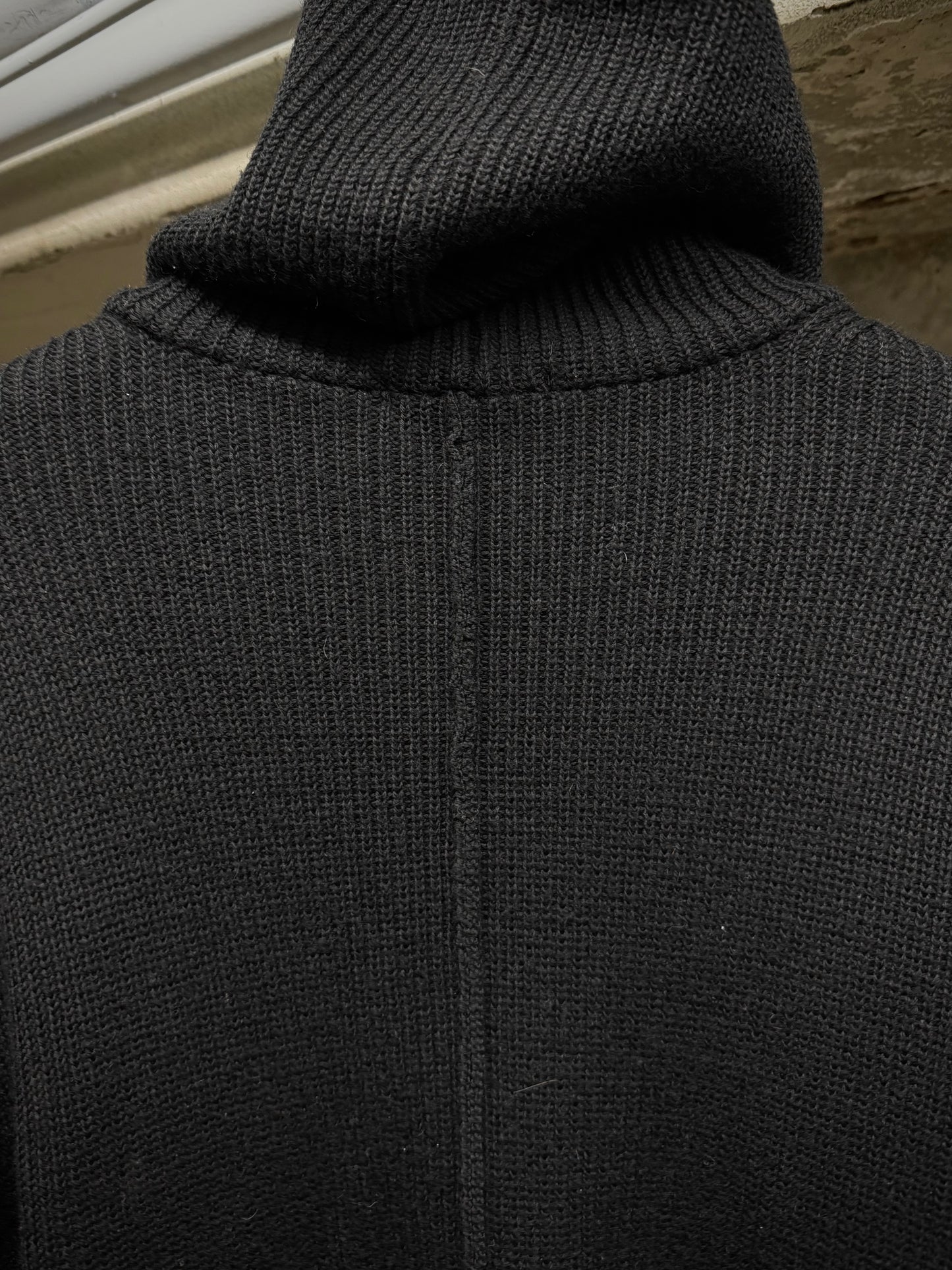 The Viridi-Anne Early 2010s Oversized Hooded Wool Knit Long-sleeves