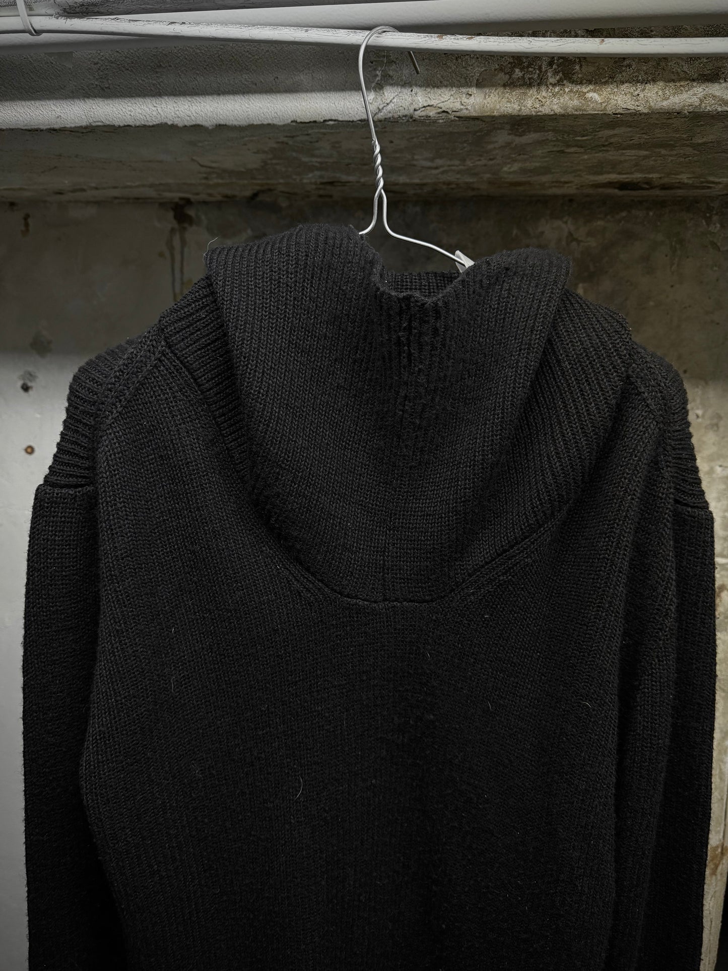 The Viridi-Anne Early 2010s Oversized Hooded Wool Knit Long-sleeves