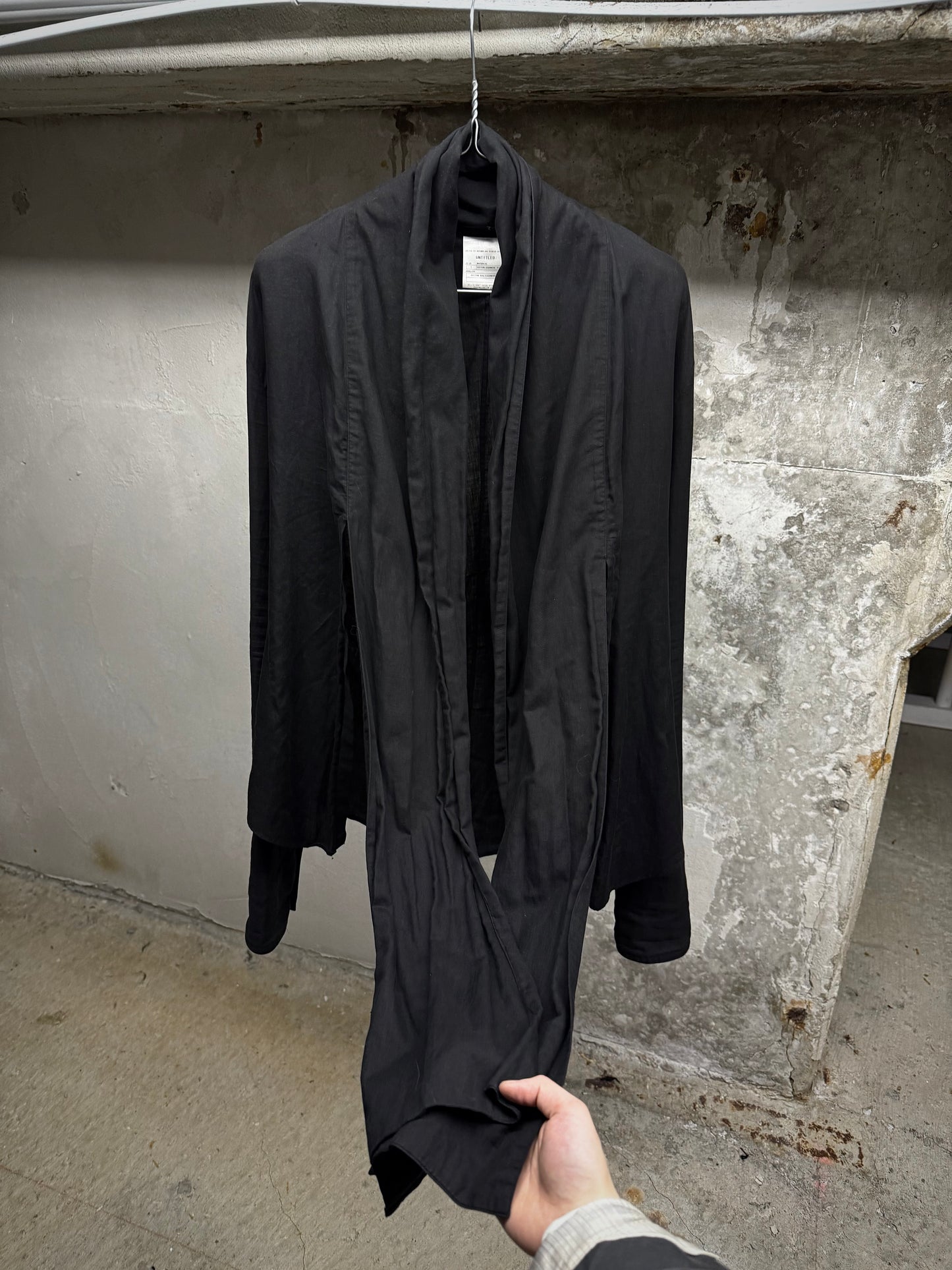 Julius_7 AW07 "UNTITLED;" Open Front Attached Scarf Long-sleeves