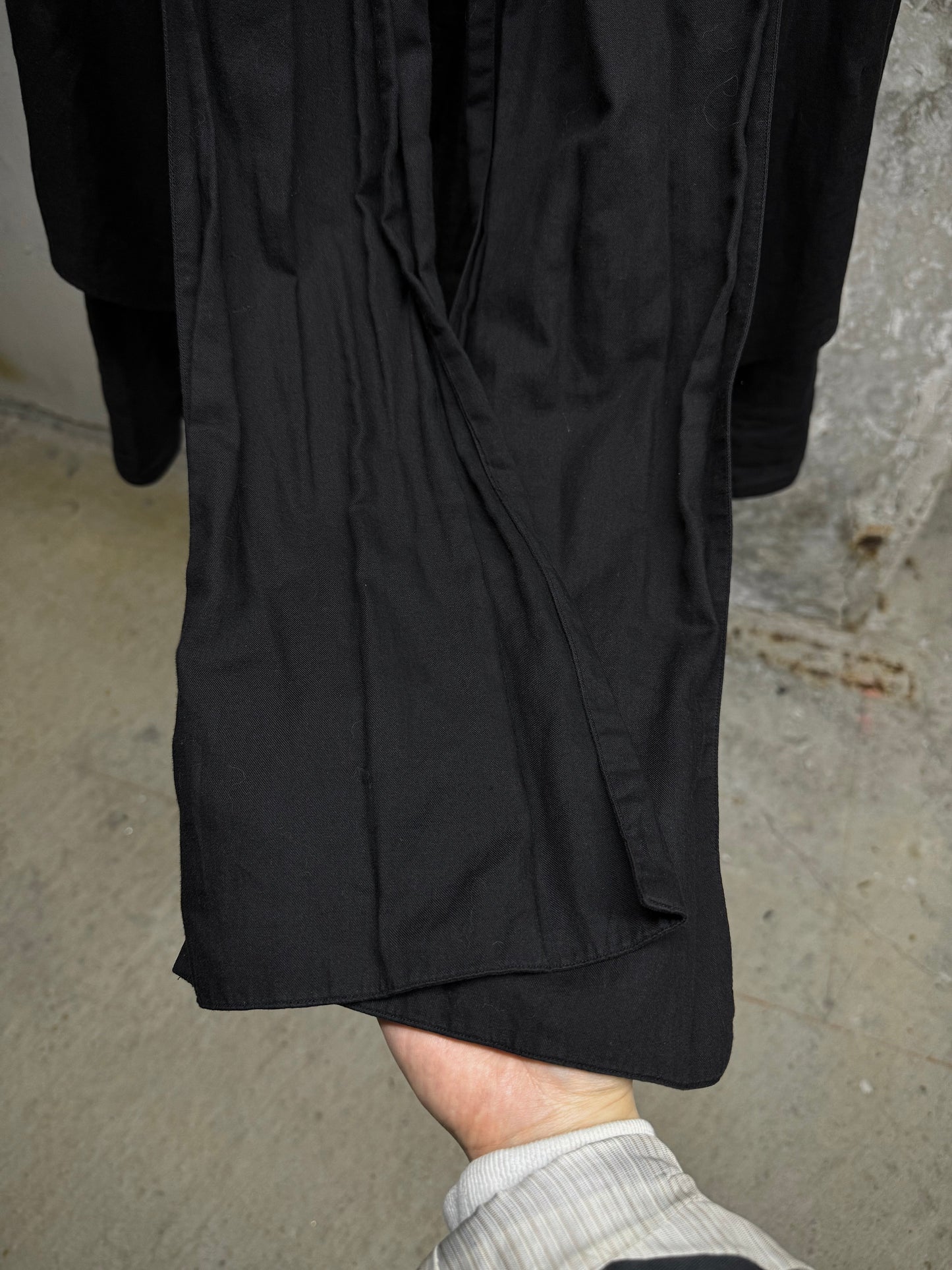 Julius_7 AW07 "UNTITLED;" Open Front Attached Scarf Long-sleeves
