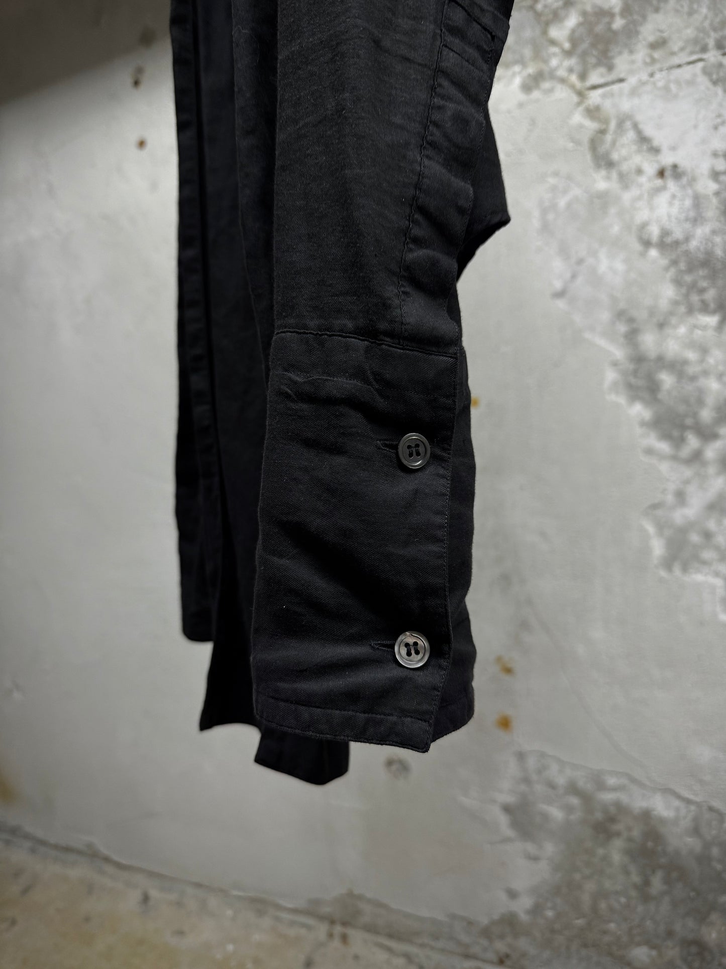 Julius_7 AW07 "UNTITLED;" Open Front Attached Scarf Long-sleeves