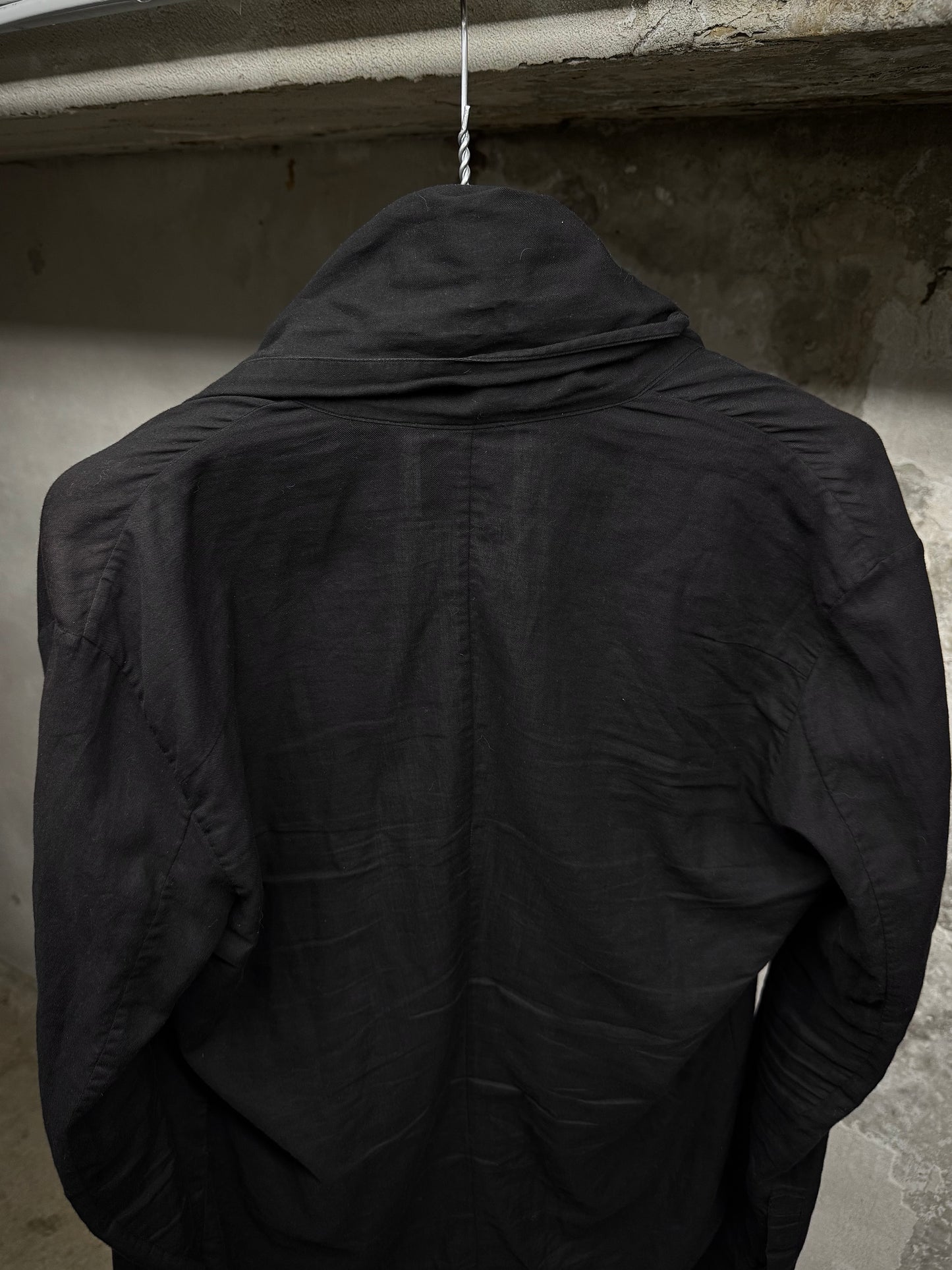 Julius_7 AW07 "UNTITLED;" Open Front Attached Scarf Long-sleeves