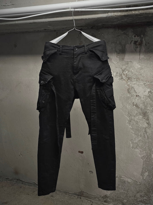 Julius_7 SS21 "_PERMANENT" Gas-Mask Cargo Slim Fit Denim