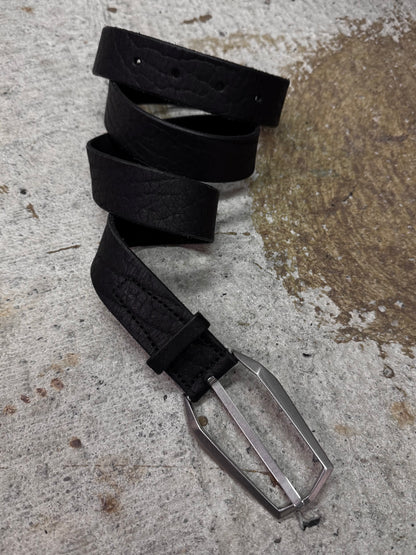 Julius_7 AW24 "rift;" Black Bison Leather Prism Buckle Belt