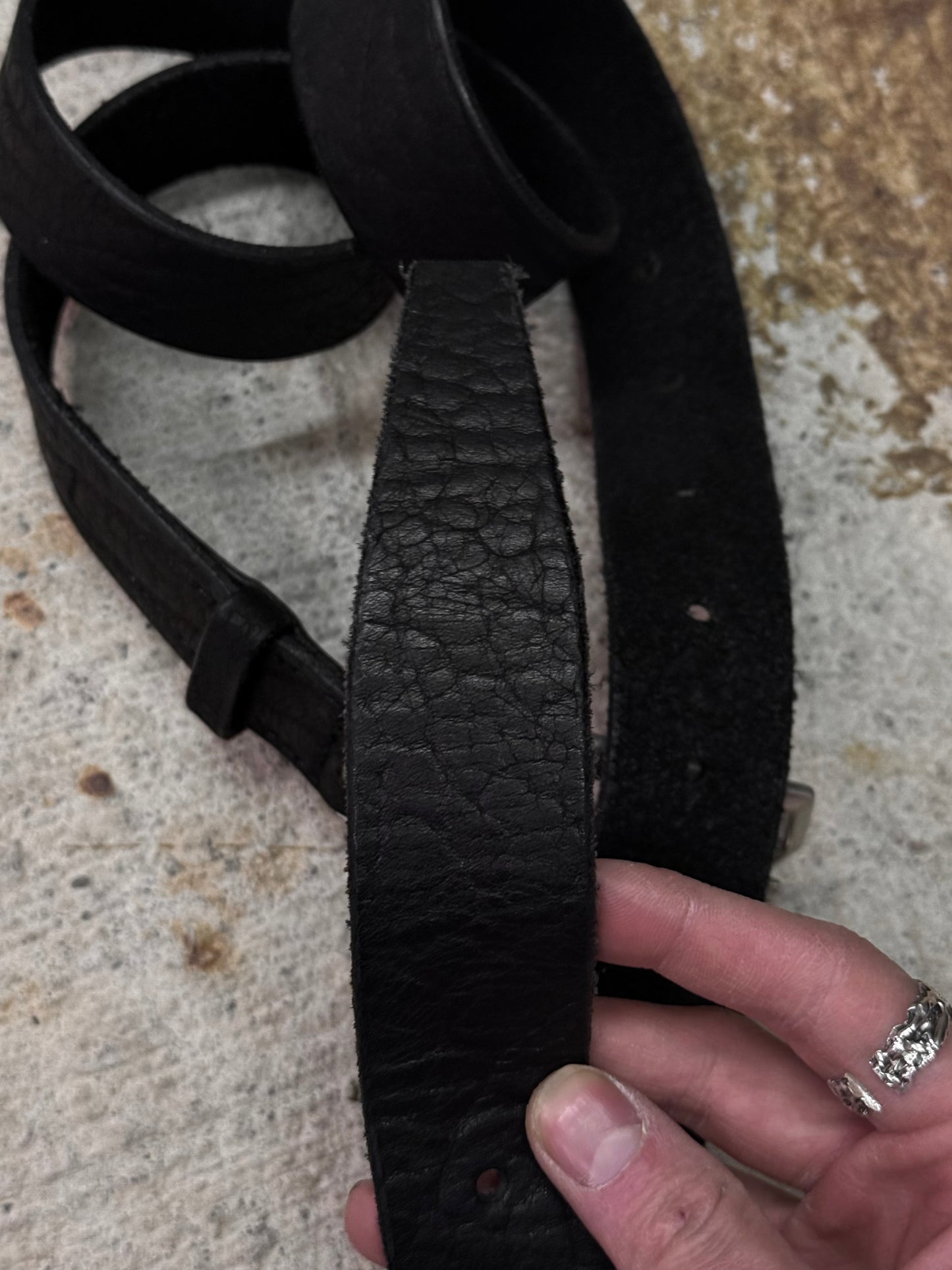 Julius_7 AW24 "rift;" Black Bison Leather Prism Buckle Belt
