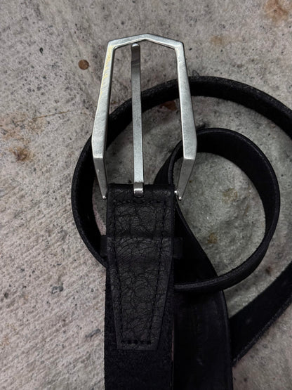 Julius_7 AW24 "rift;" Black Bison Leather Prism Buckle Belt