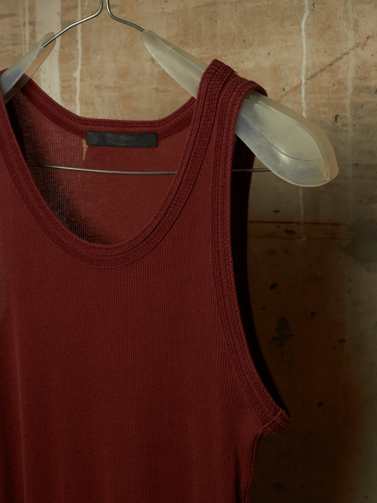 Julius_7 AW09 “PROTECTION_ISM;” Wine Red Raw Hem Rib Knit Tank Top