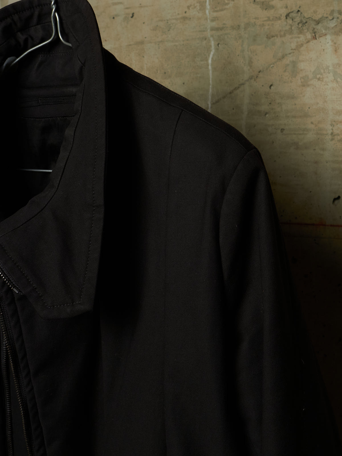Julius_7 AW16-17 "beast;" Padded Asymmetric Zip Cotton High Neck Jacket