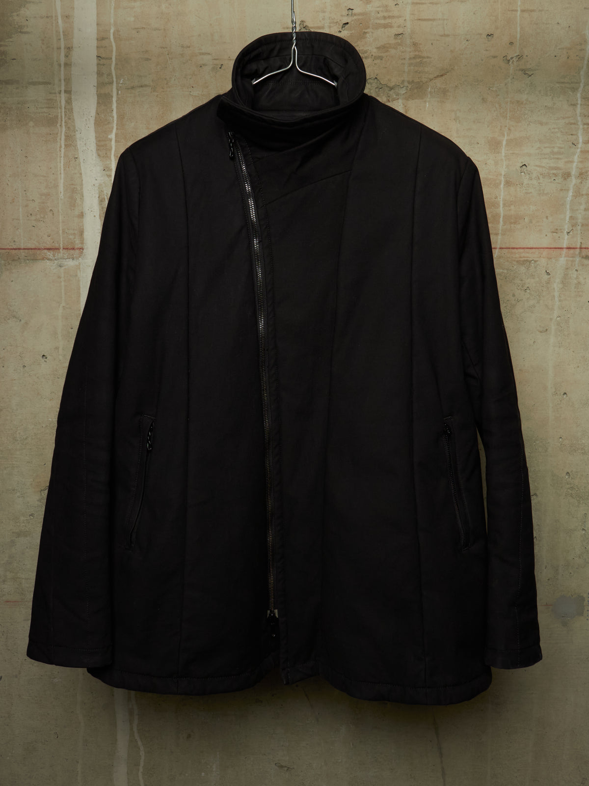 Julius_7 AW16-17 "beast;" Padded Asymmetric Zip Cotton High Neck Jacket