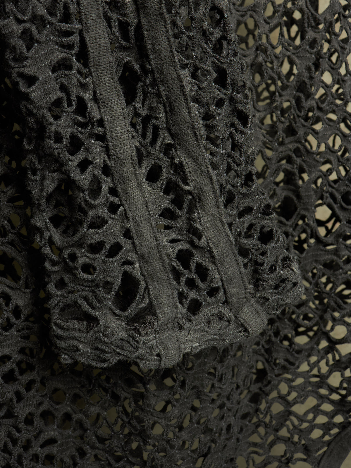 Julius_7 SS25 "anima;" Grey Cotton Mesh Jacquard Open Knit Raglan Long-sleeves