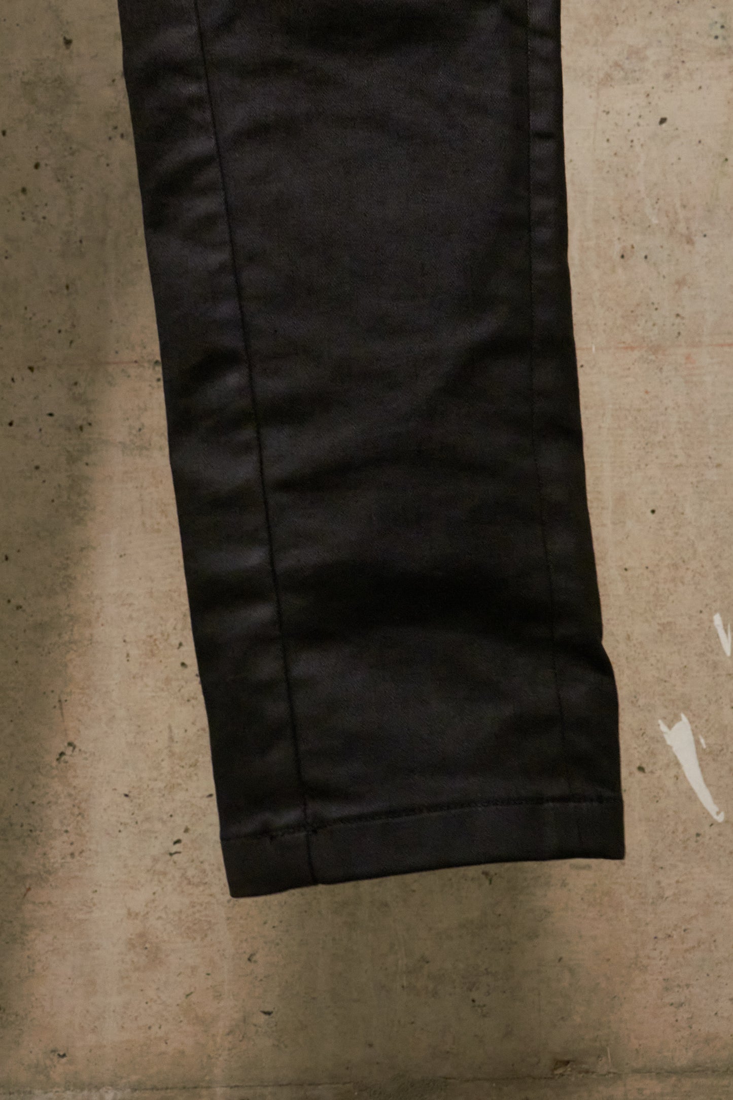 Julius_7 AW16-17 "beast;" WaxCoated Vertical Gas-Mask Cargo Denim