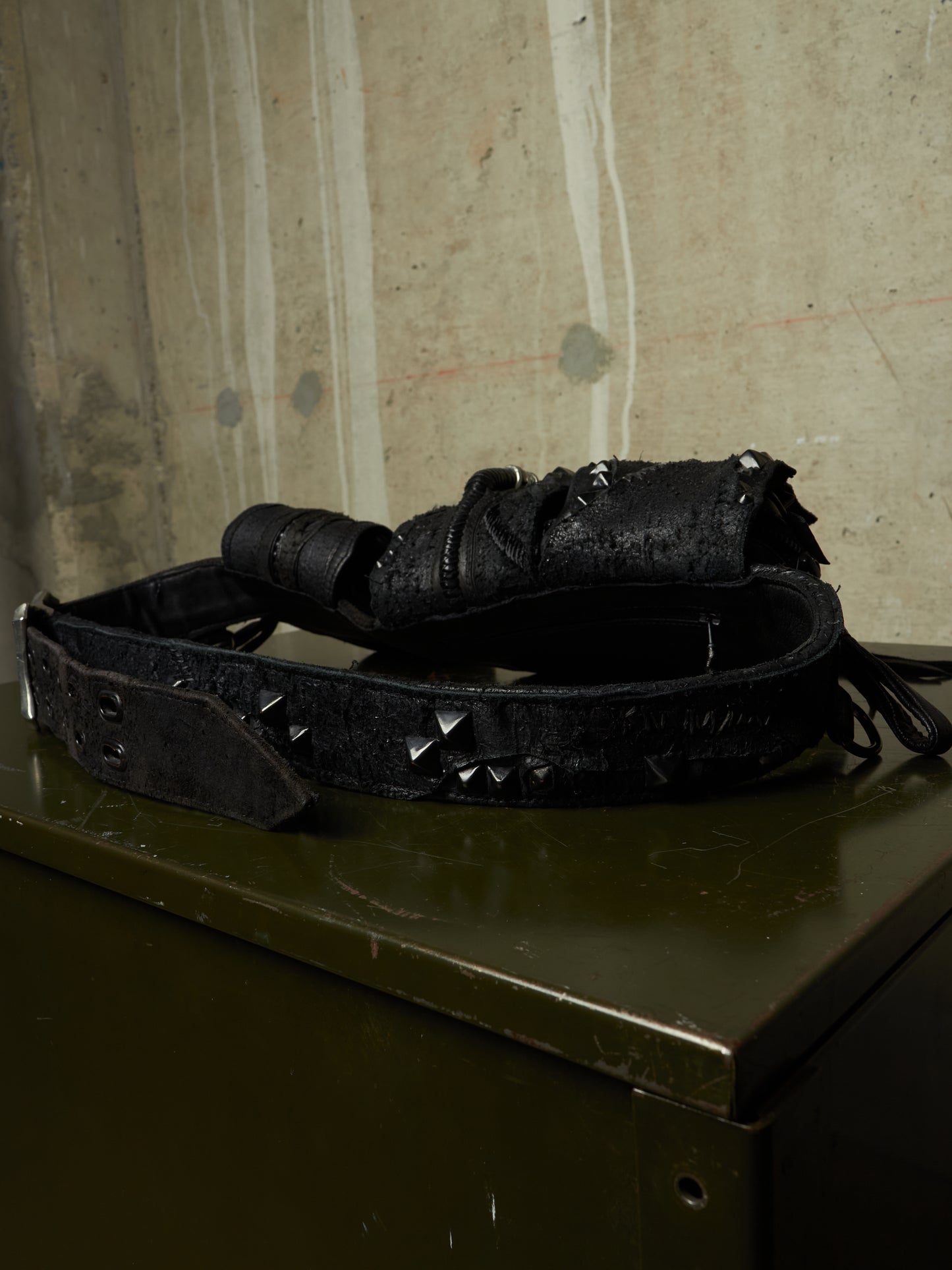KMRii ‘1101-BG01 KB-Scorpion’ Distressed Leather Hand-stitched Tassel Waist Belt Bag