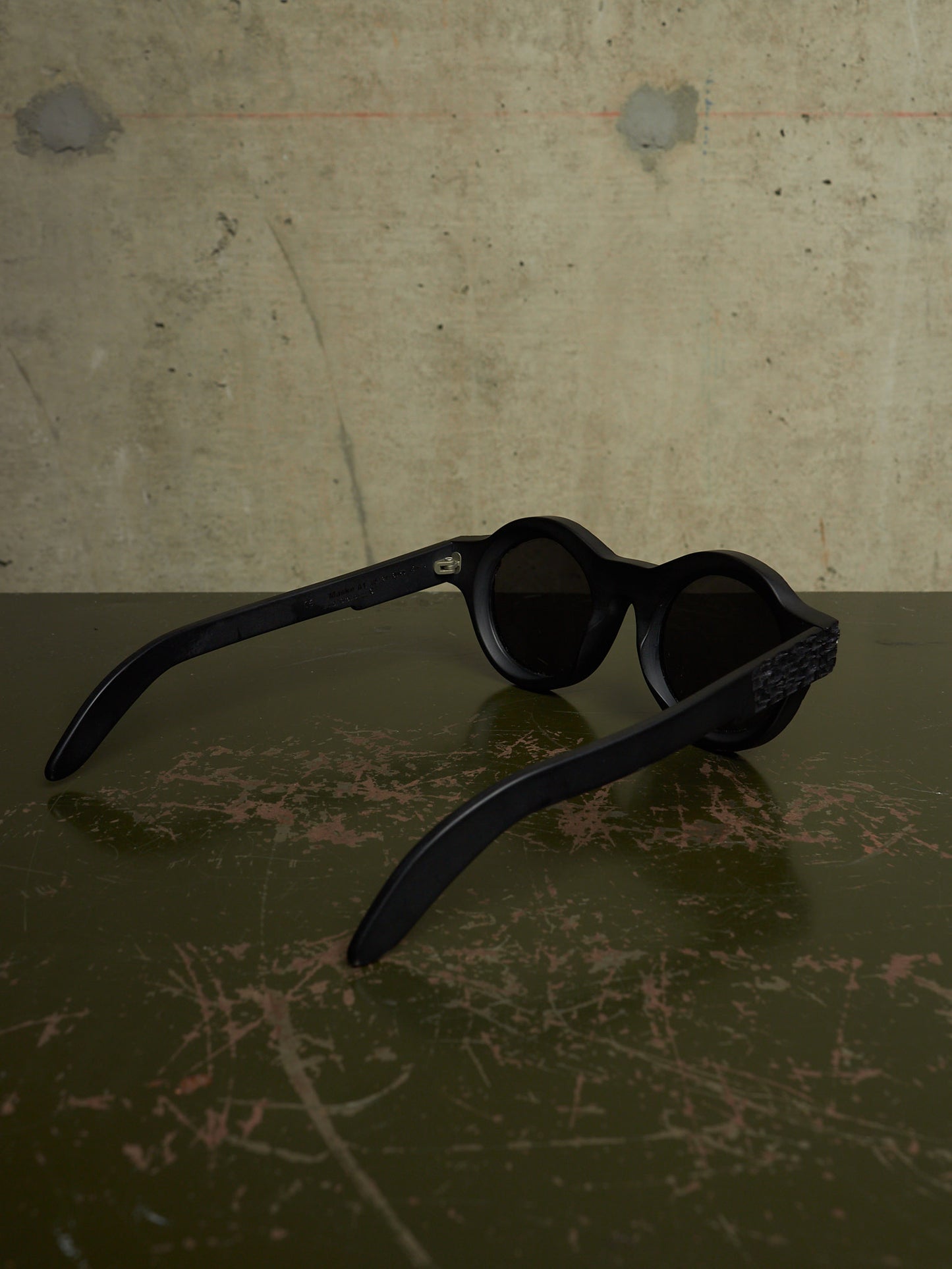 KUBORAUM x Julius_7 'Maske A1 BM ES' Burnt Leather Round Lens Sunglasses