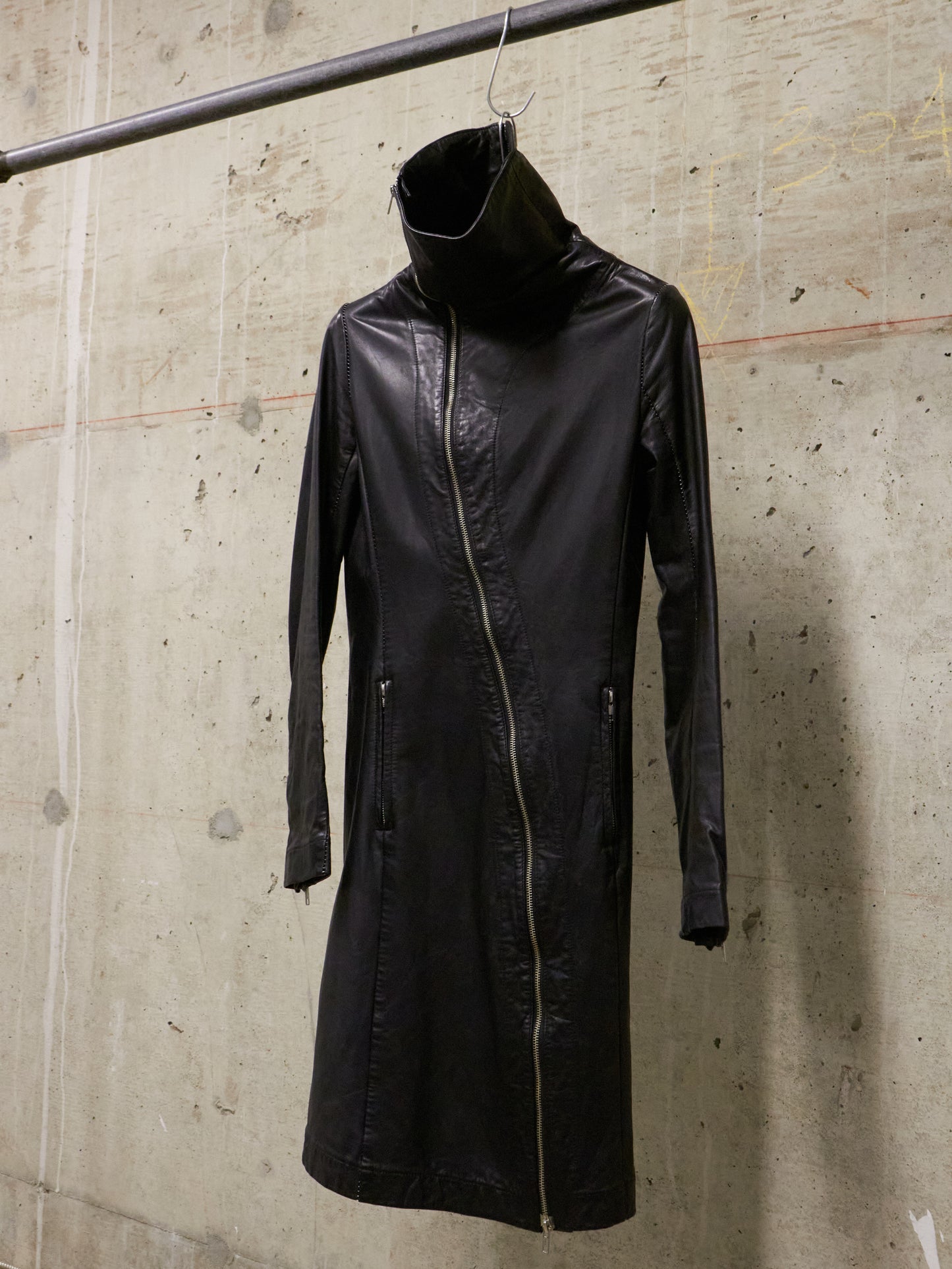 Nozomi Ishiguro HAUTE COUTURE AW12-13 Asymmetric Overlock High-Neck Spiral Zip Lambskin Leather Coat