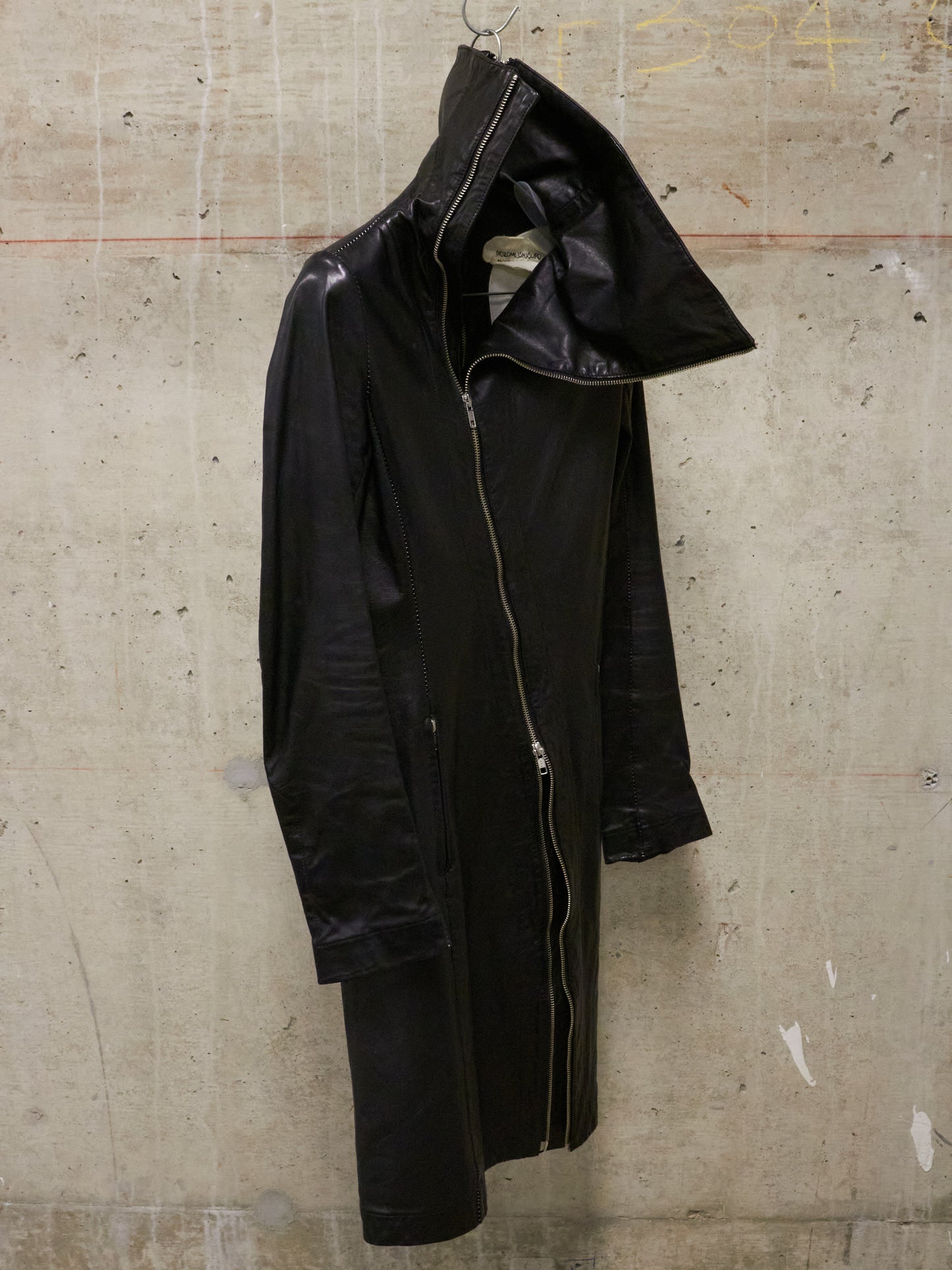 Nozomi Ishiguro HAUTE COUTURE AW12-13 Asymmetric Overlock High-Neck Spiral Zip Lambskin Leather Coat