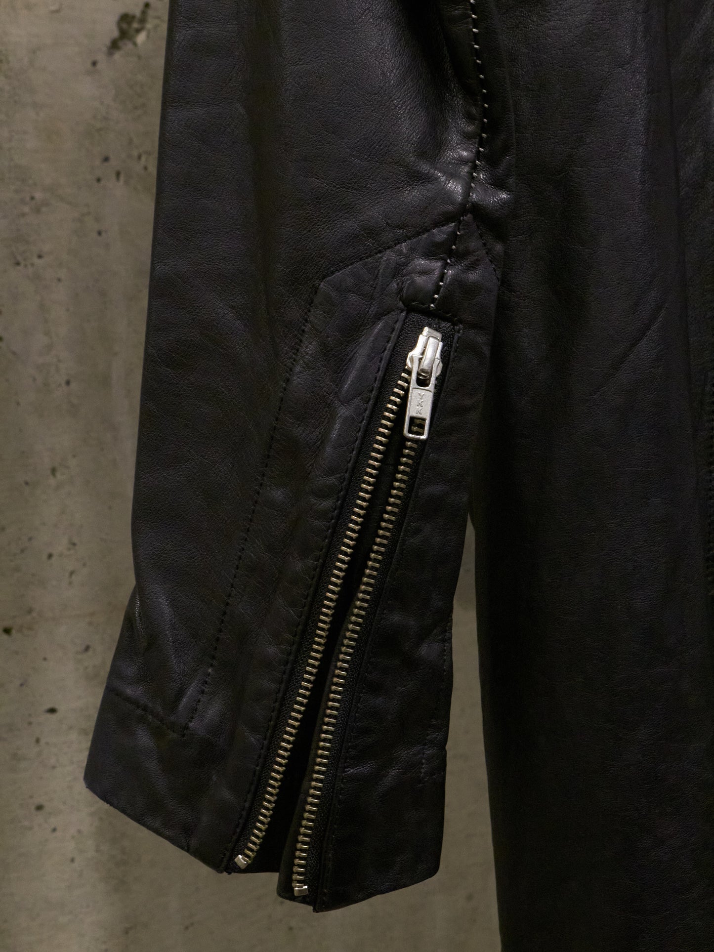 Nozomi Ishiguro HAUTE COUTURE AW12-13 Asymmetric Overlock High-Neck Spiral Zip Lambskin Leather Coat