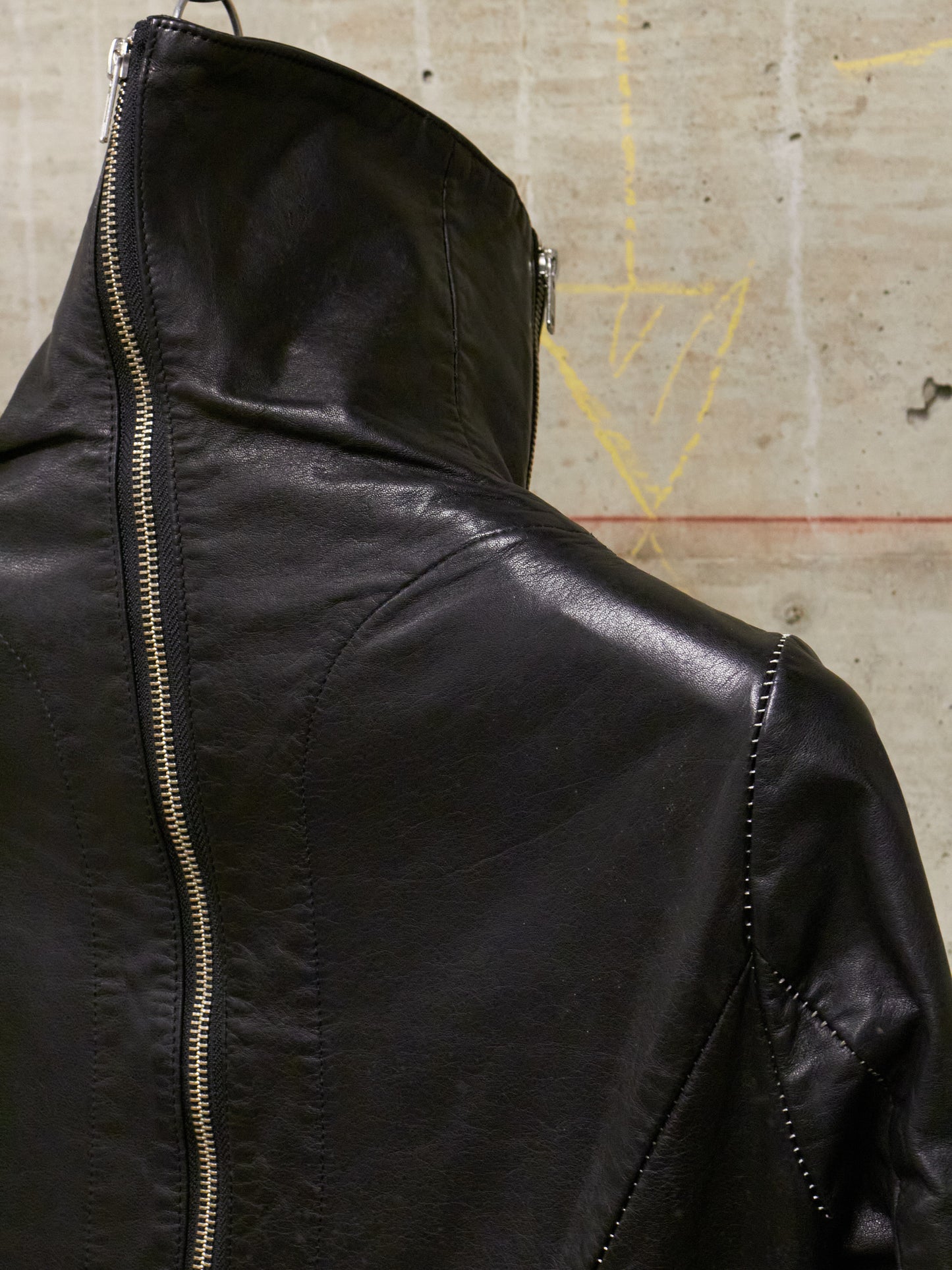Nozomi Ishiguro HAUTE COUTURE AW12-13 Asymmetric Overlock High-Neck Spiral Zip Lambskin Leather Coat