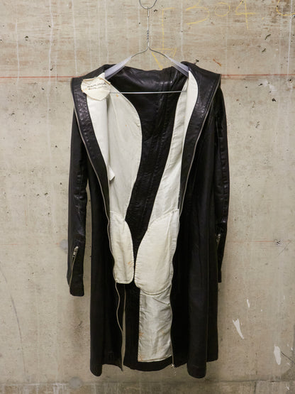 Nozomi Ishiguro HAUTE COUTURE AW12-13 Asymmetric Overlock High-Neck Spiral Zip Lambskin Leather Coat