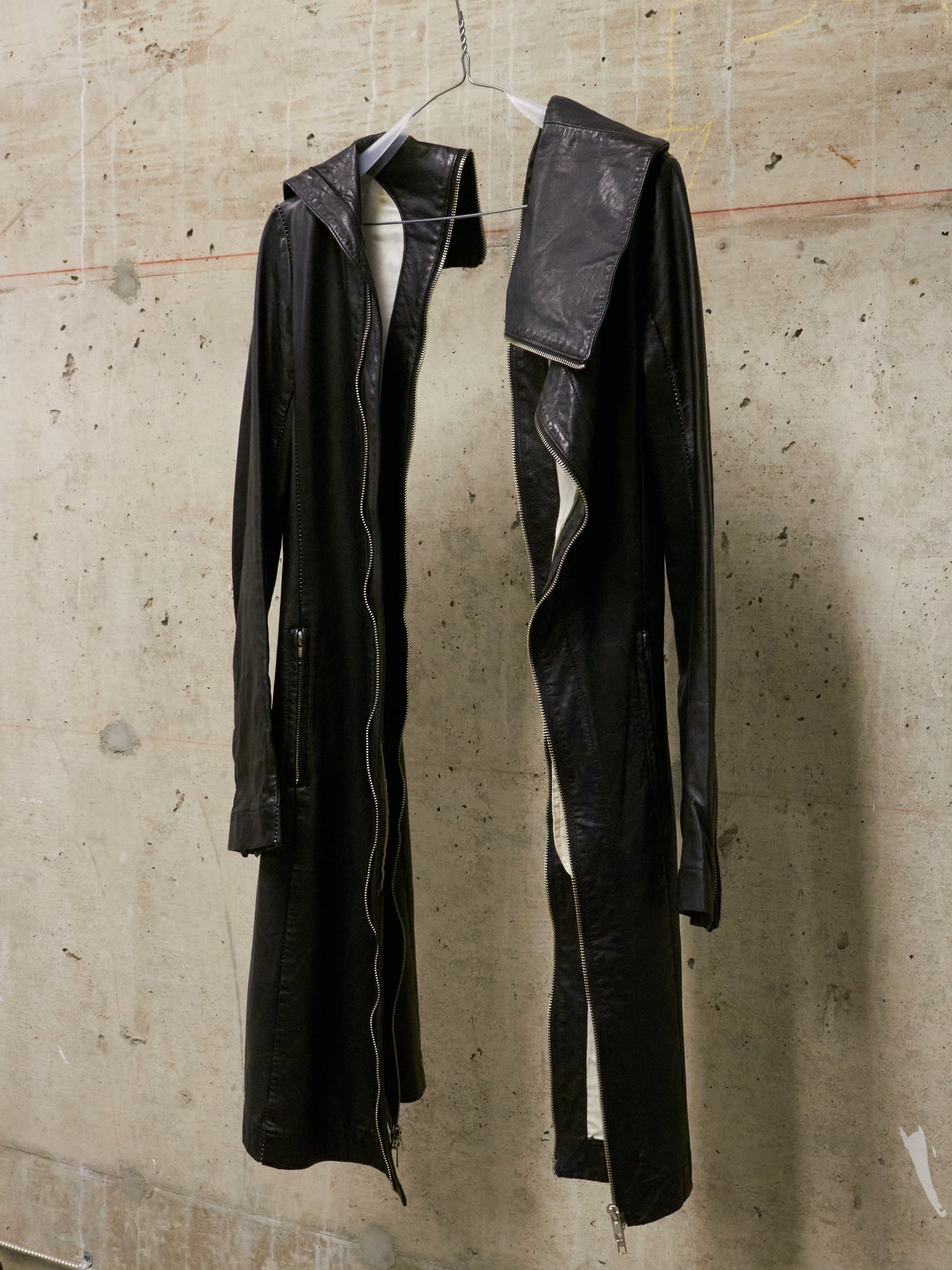 Nozomi Ishiguro HAUTE COUTURE AW12-13 Asymmetric Overlock High-Neck Spiral Zip Lambskin Leather Coat