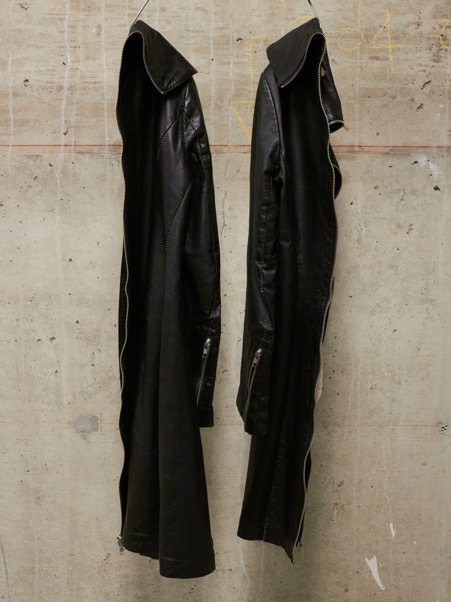 Nozomi Ishiguro HAUTE COUTURE AW12-13 Asymmetric Overlock High-Neck Spiral Zip Lambskin Leather Coat