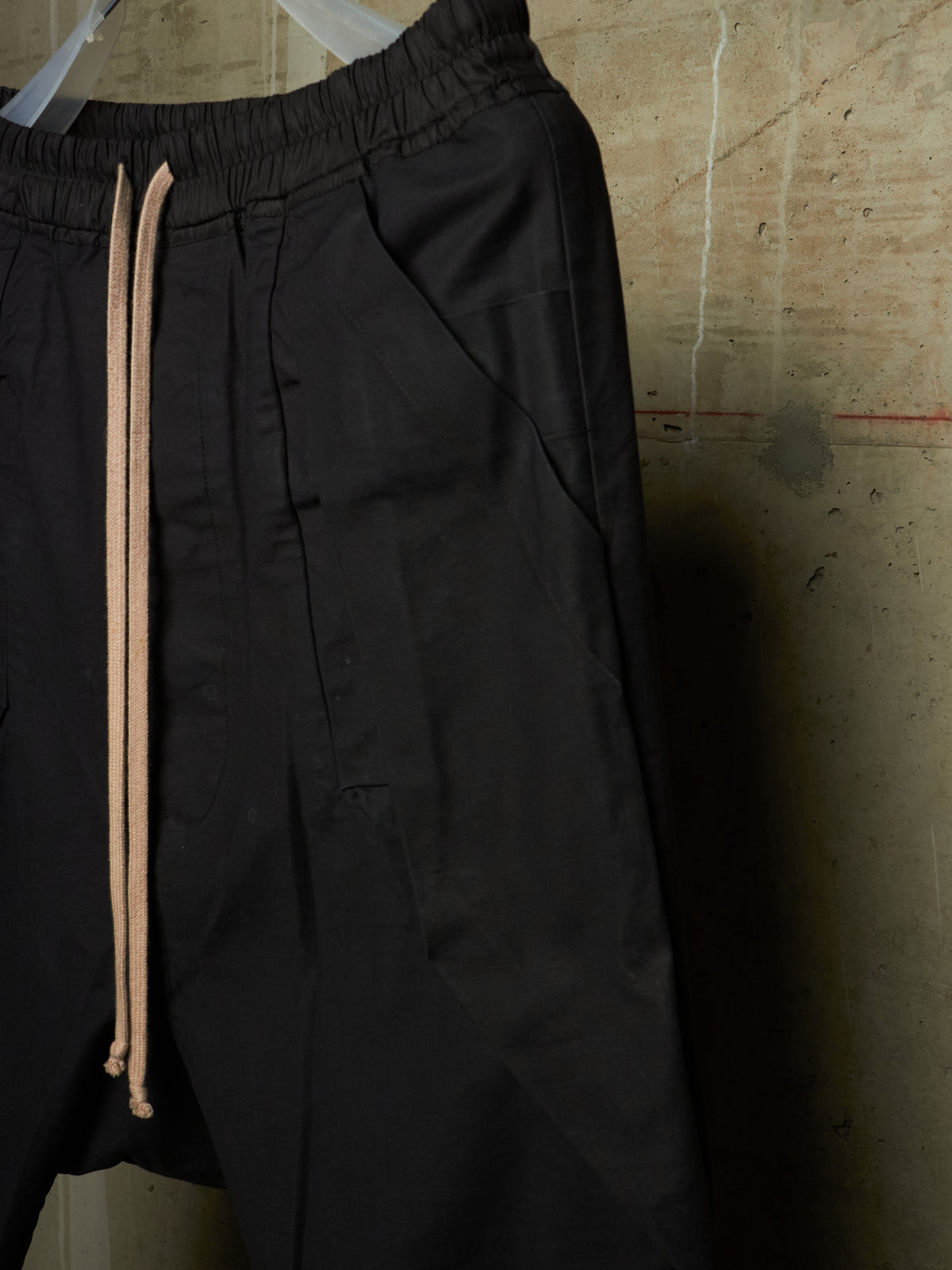 Rick Owens DRKSHDW AW16 "MASTODON" Black Protruding Pockets Drop-Crotch Cargo Capris