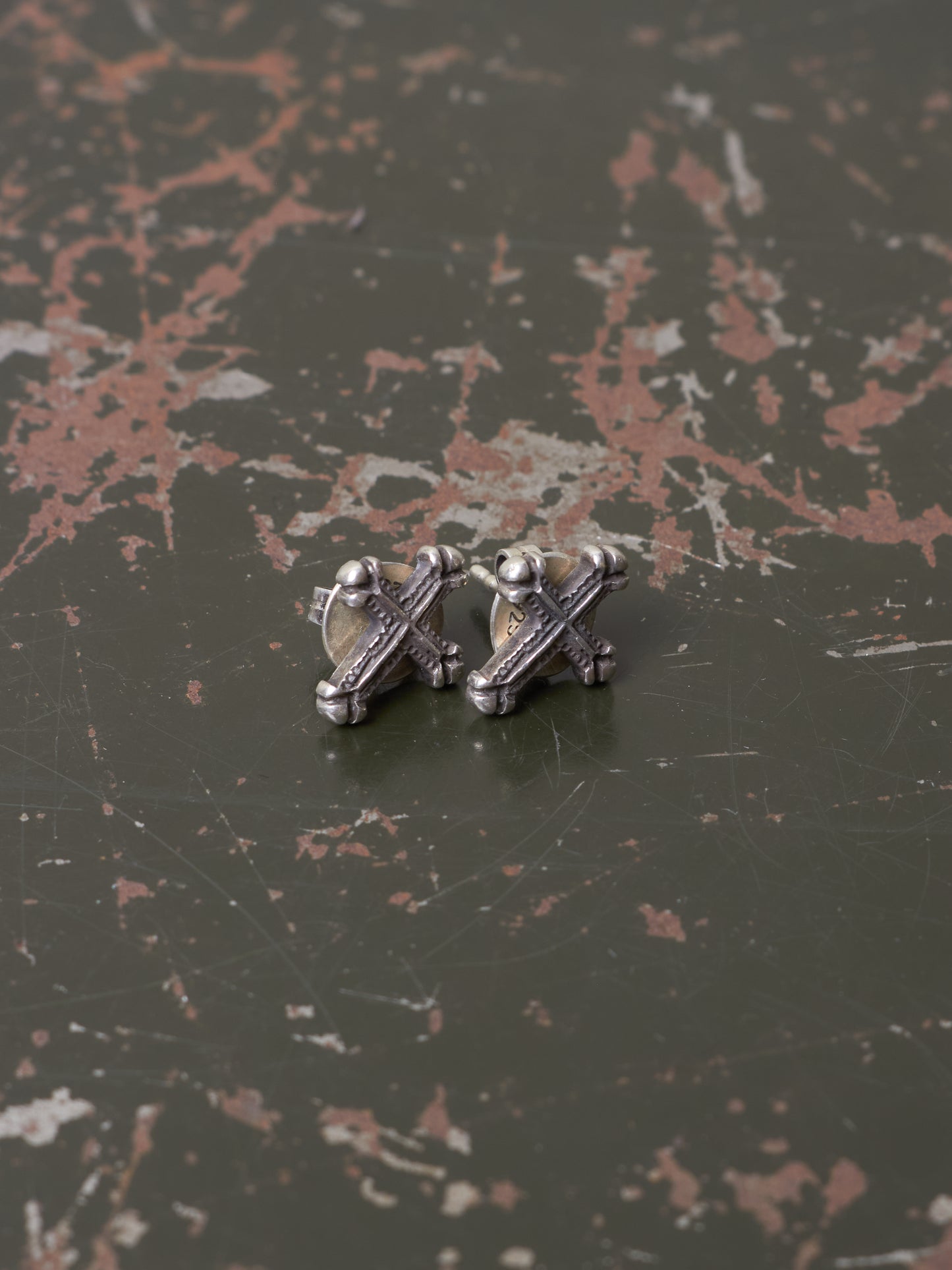 WERKSTATT:MÜNCHEN ‘M4551’ .925 Silver Cross Stud Earrings