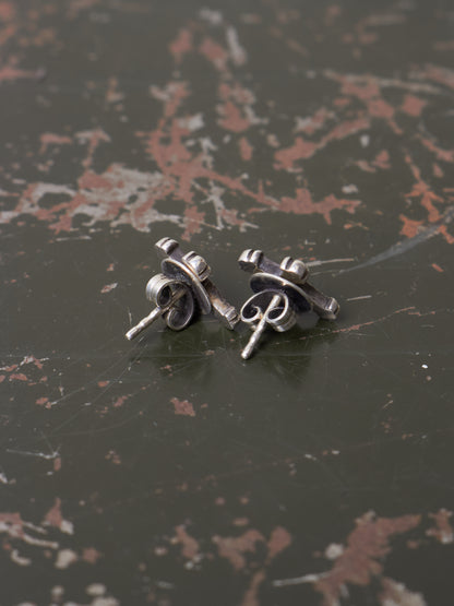 WERKSTATT:MÜNCHEN ‘M4551’ .925 Silver Cross Stud Earrings