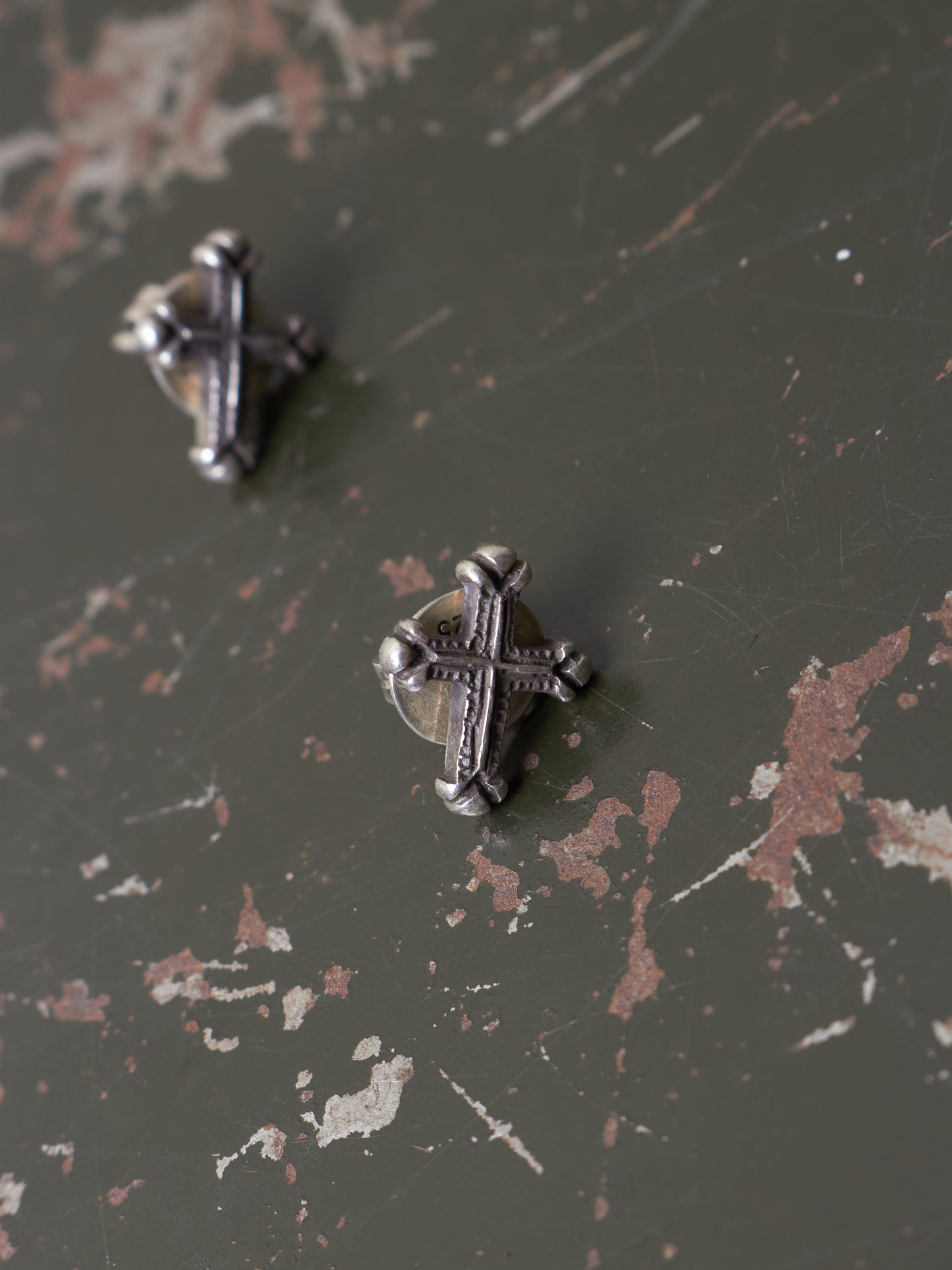 WERKSTATT:MÜNCHEN ‘M4551’ .925 Silver Cross Stud Earrings