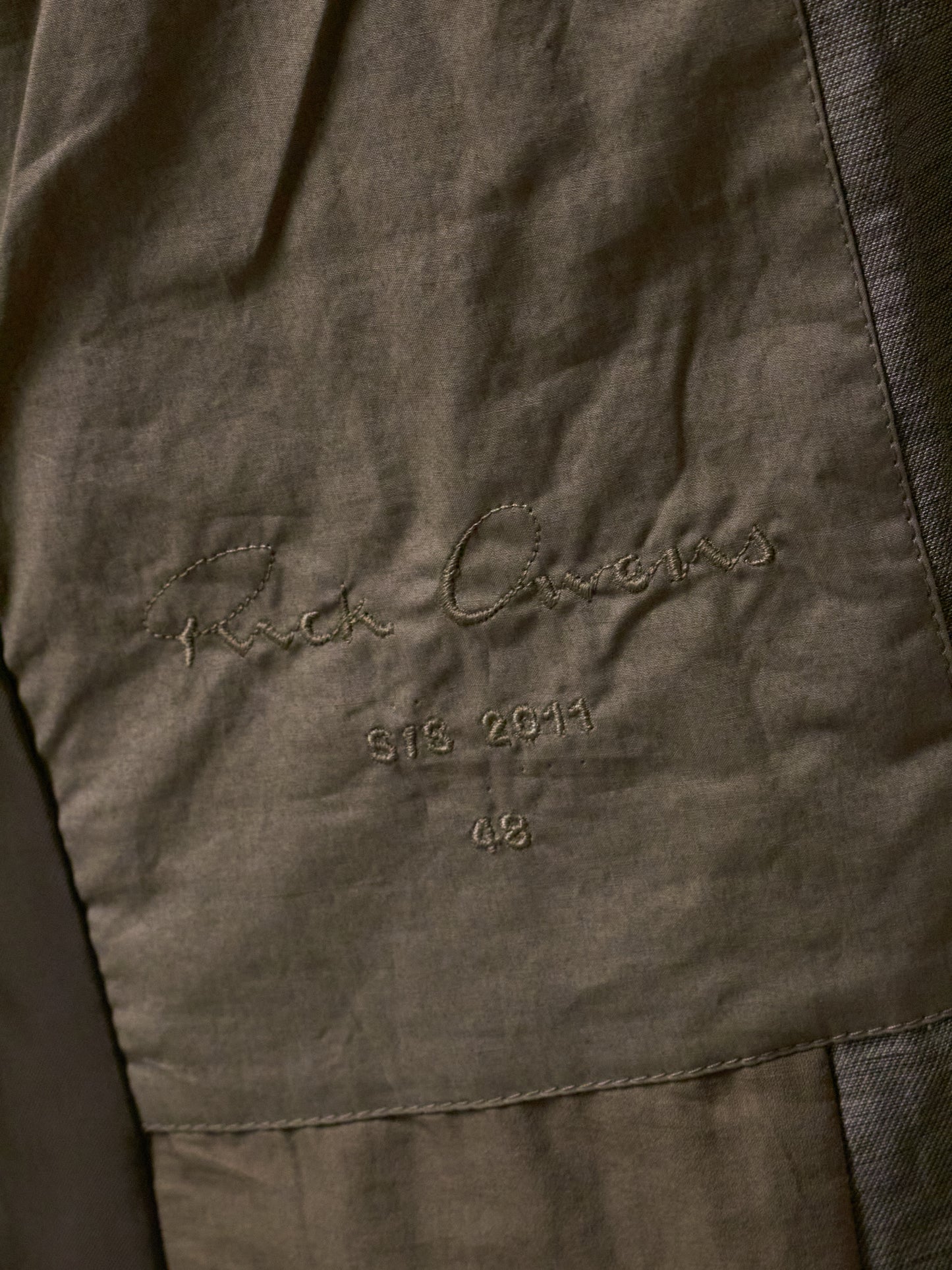 Close-up of a dark green fabric with 'Ralph Lauren' branding and size details.