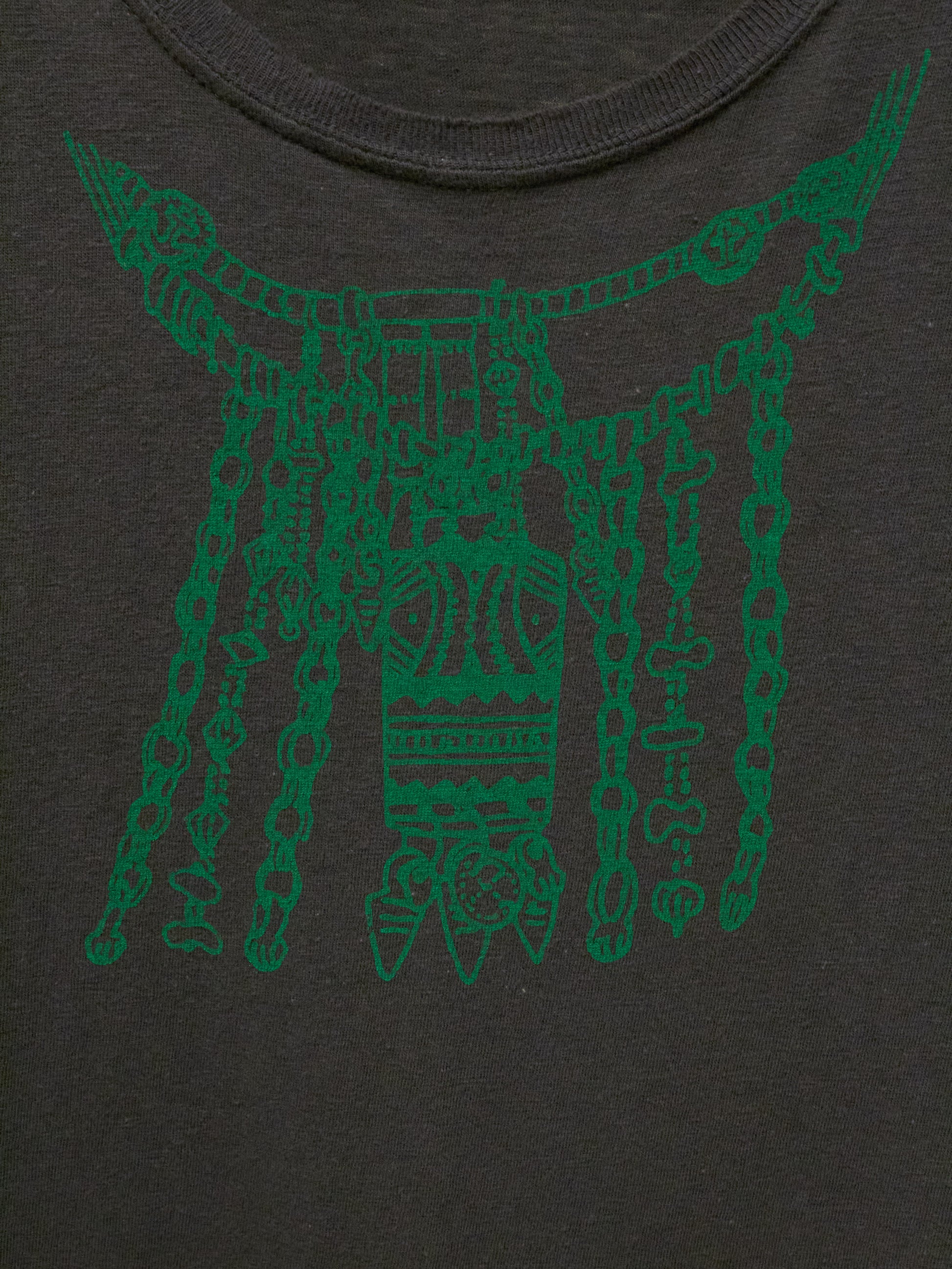 Green chain design on a black shirt