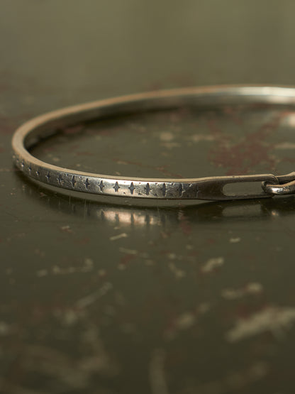 WERKSTATT:MÜNCHEN 'M2640SIPA' .925 Silver Cross Pattern Hook Bangle