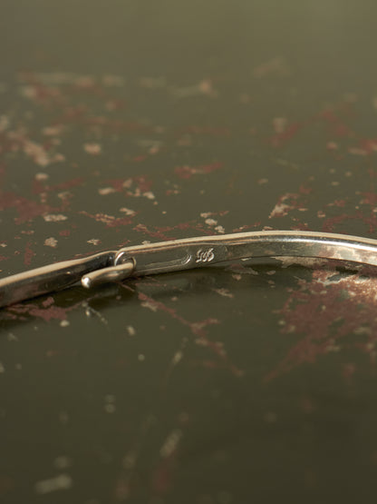 WERKSTATT:MÜNCHEN 'M2640SIPA' .925 Silver Cross Pattern Hook Bangle
