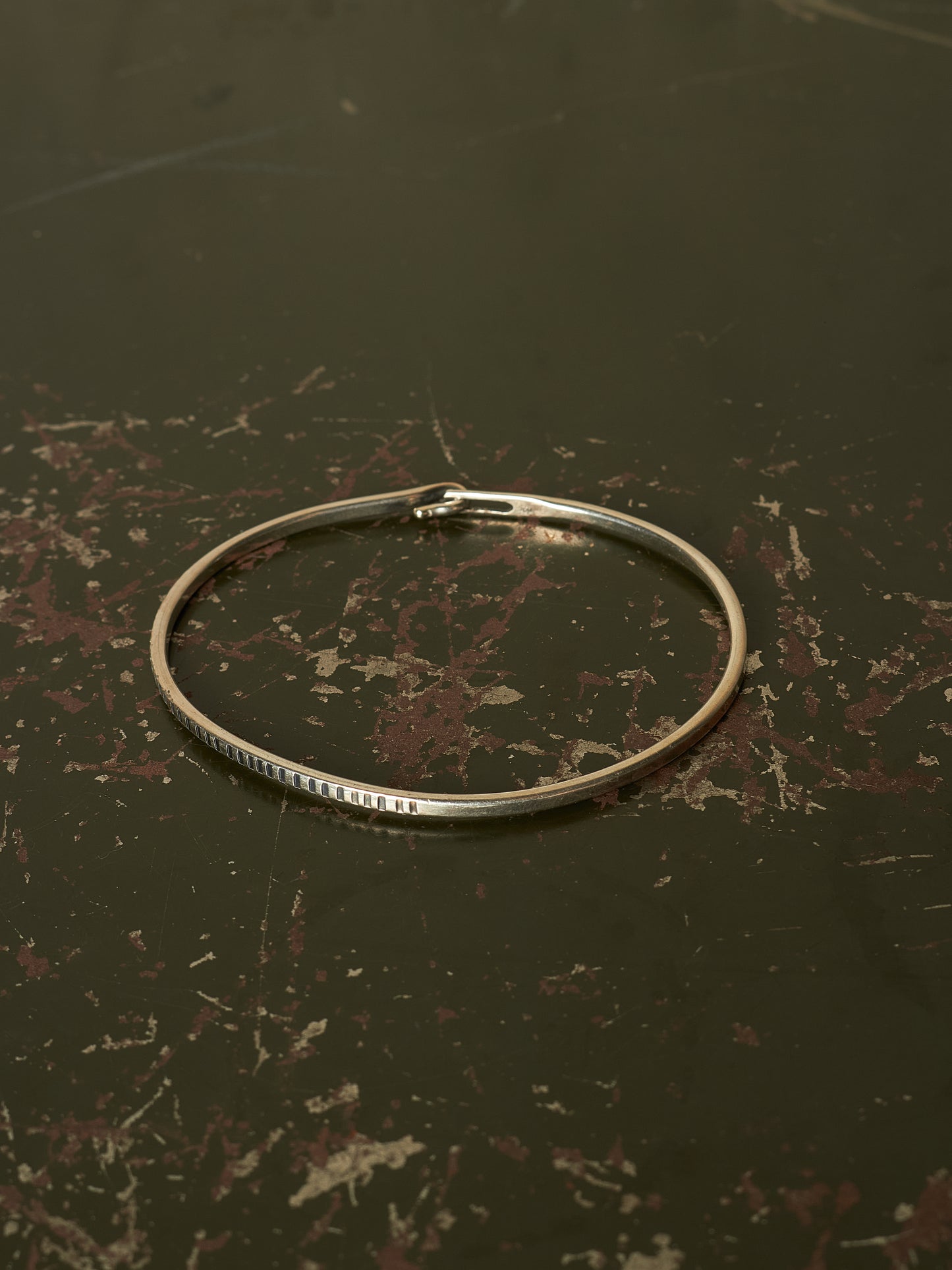 WERKSTATT:MÜNCHEN 'M2640SITR' .925 Silver Trace Hook Bangle (Older Model)