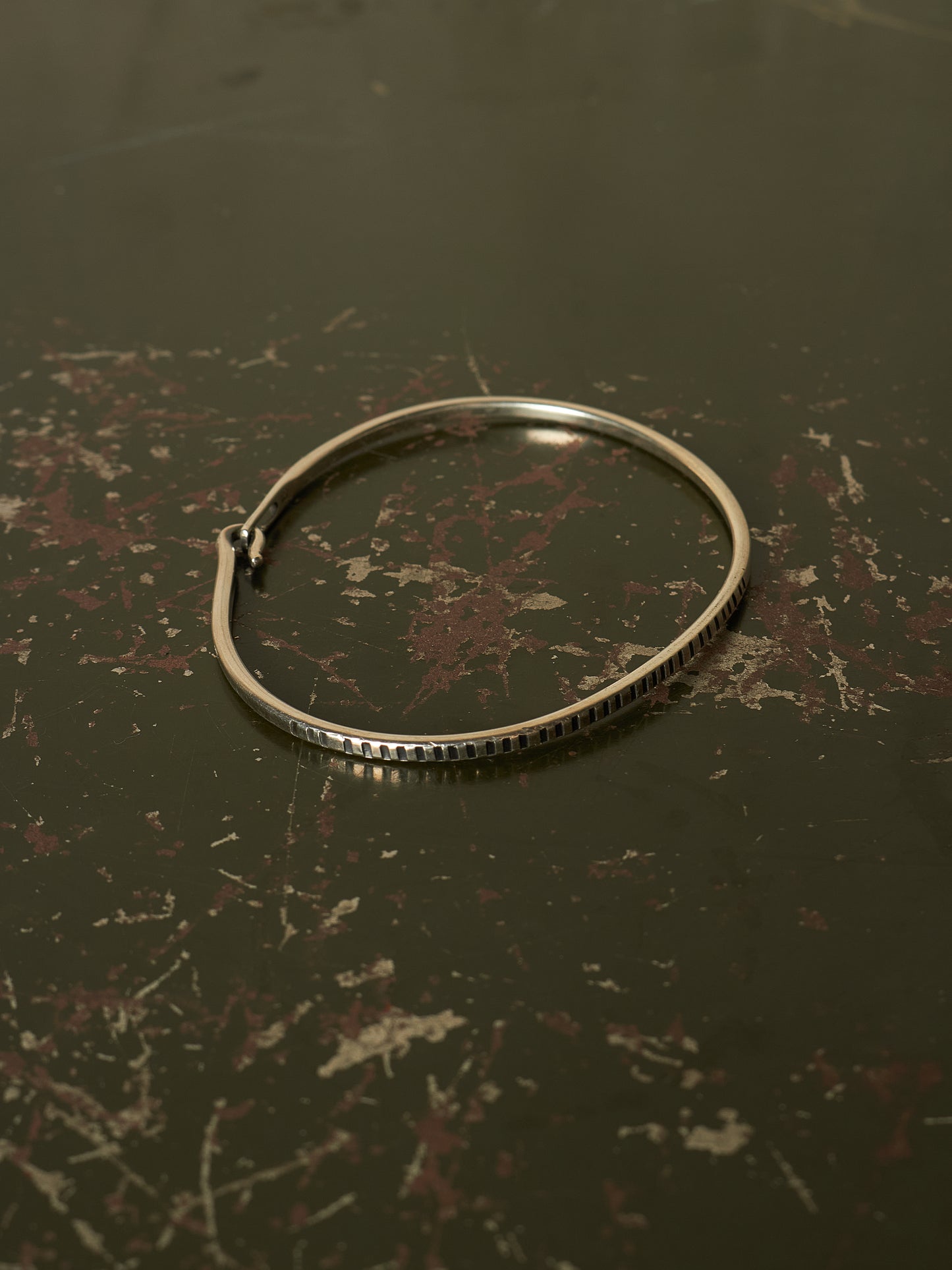 WERKSTATT:MÜNCHEN 'M2640SITR' .925 Silver Trace Hook Bangle (Older Model)
