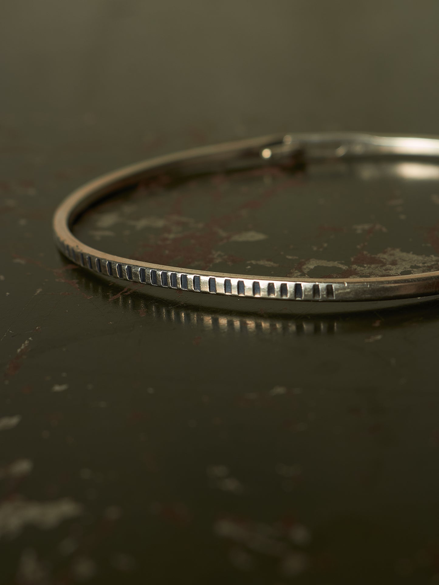 WERKSTATT:MÜNCHEN 'M2640SITR' .925 Silver Trace Hook Bangle (Older Model)