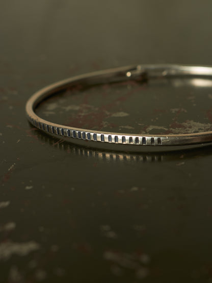 WERKSTATT:MÜNCHEN 'M2640SITR' .925 Silver Trace Hook Bangle (Older Model)