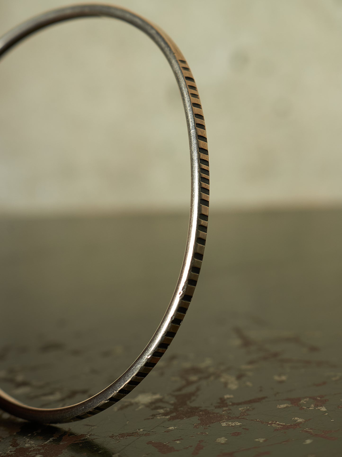 WERKSTATT:MÜNCHEN 'M2640SITR' .925 Silver Trace Hook Bangle (Older Model)