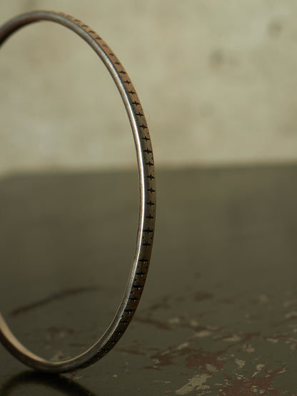 WERKSTATT:MÜNCHEN 'M2640SIPA' .925 Silver Cross Pattern Hook Bangle