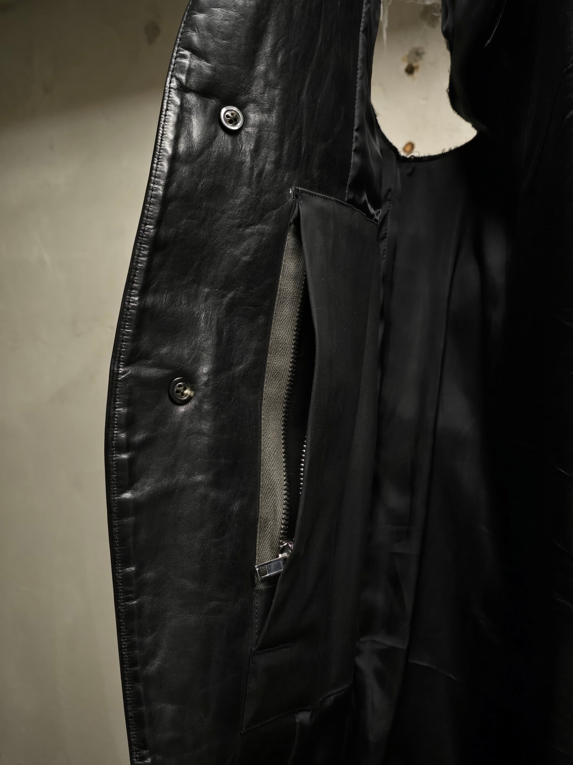 Rick Owens SS22 "FOGACHINE" Jumbo Tatlin Sleeveless Calf Leather Blazer detail | DRIEW GARMENTS