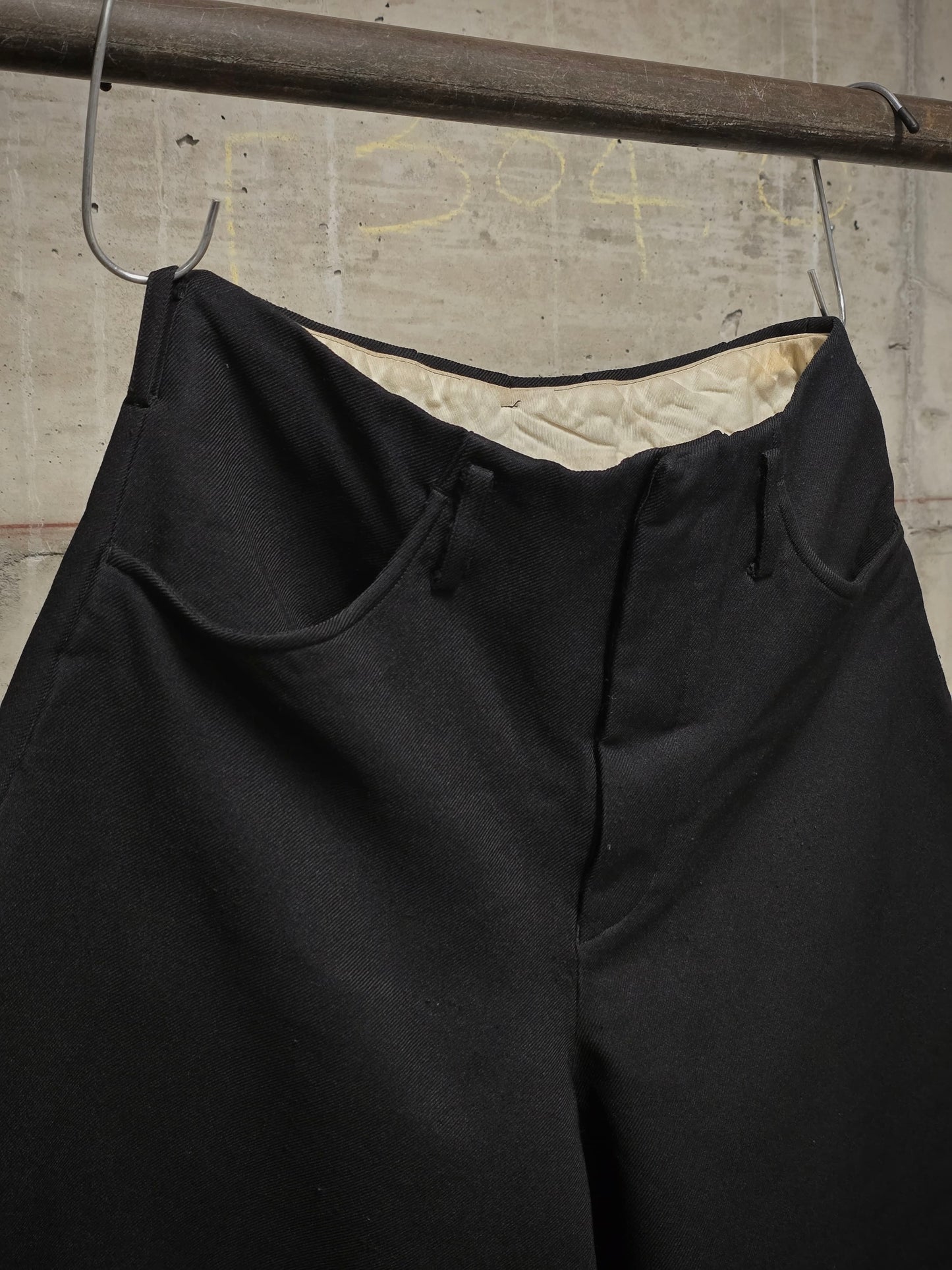 COMME des GARÇONS HOMME PLUS AW18 Garment-Dyed Poly Ballon Shorts