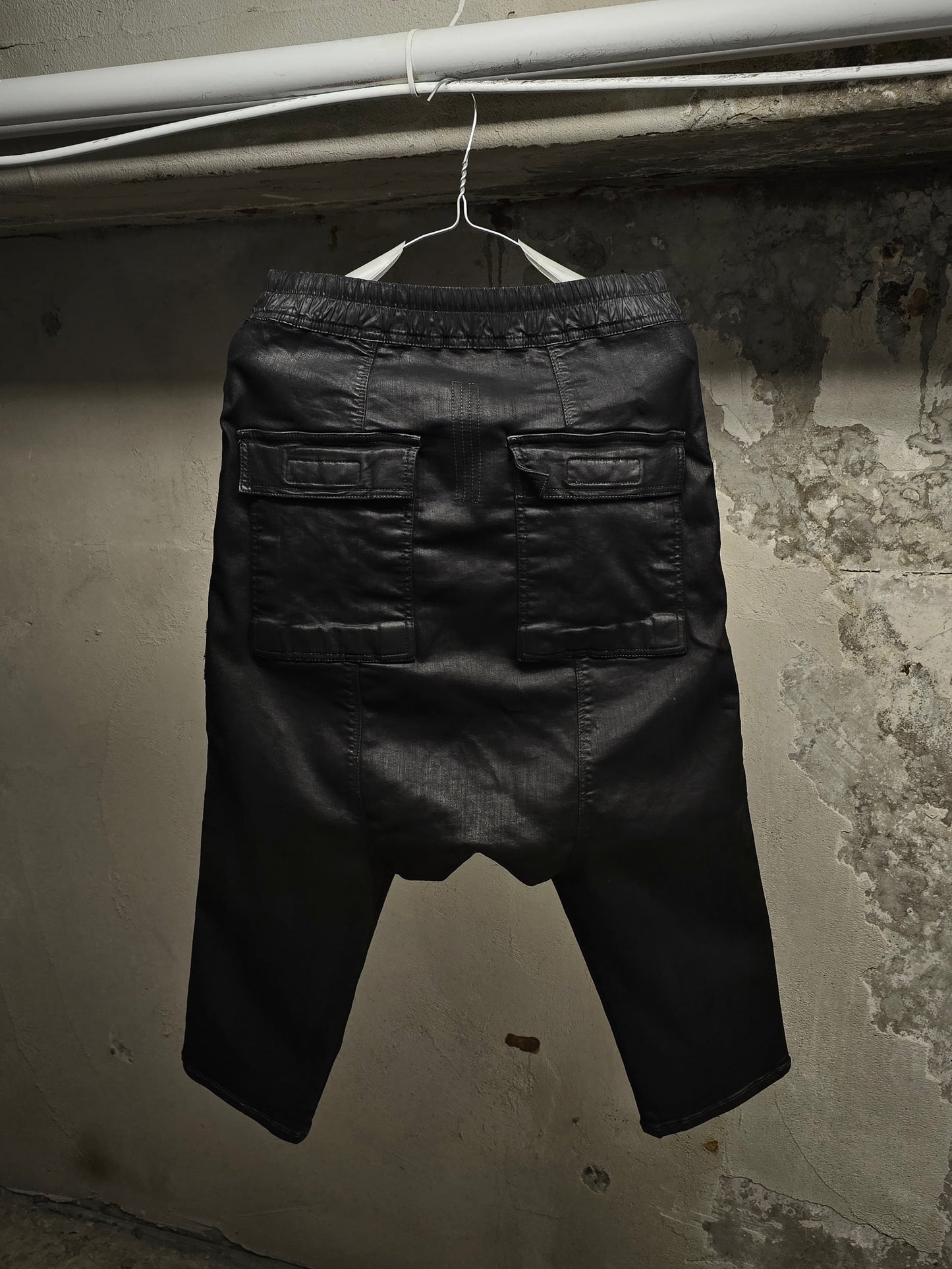 Rick Owens DRKSHDW SS18 "DIRT" BLACK WAX Drop-crotch Capris detail | DRIEW GARMENTS