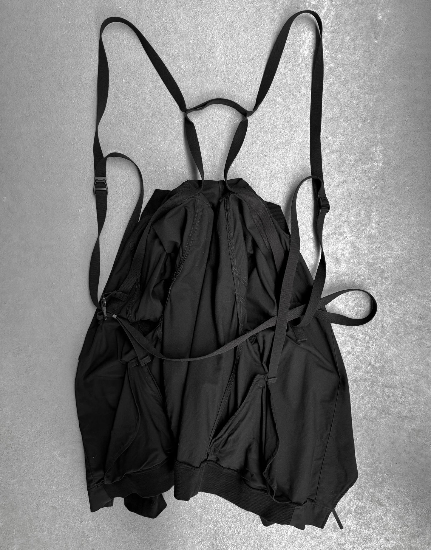 Julius_7 SS18 '"APCLPS;” Asymmetric Raglan Military Strap Track Jacket