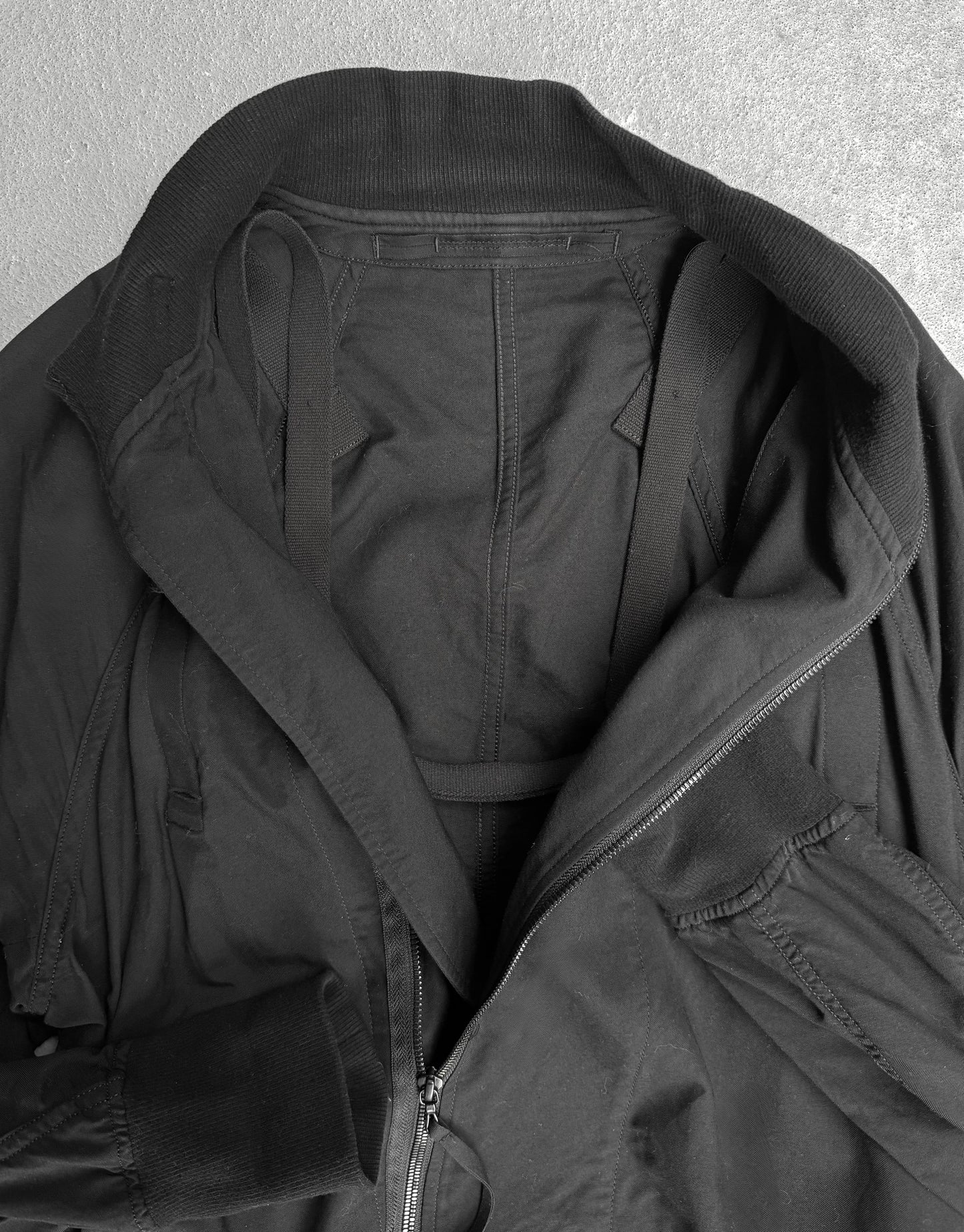 Julius_7 SS18 '"APCLPS;” Asymmetric Raglan Military Strap Track Jacket