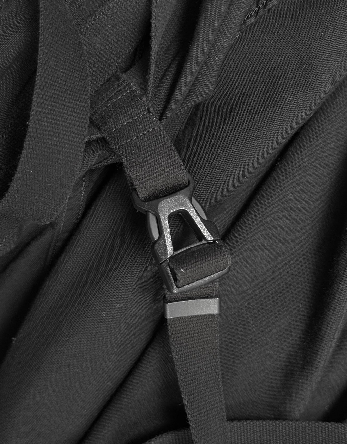 Julius_7 SS18 '"APCLPS;” Asymmetric Raglan Military Strap Track Jacket