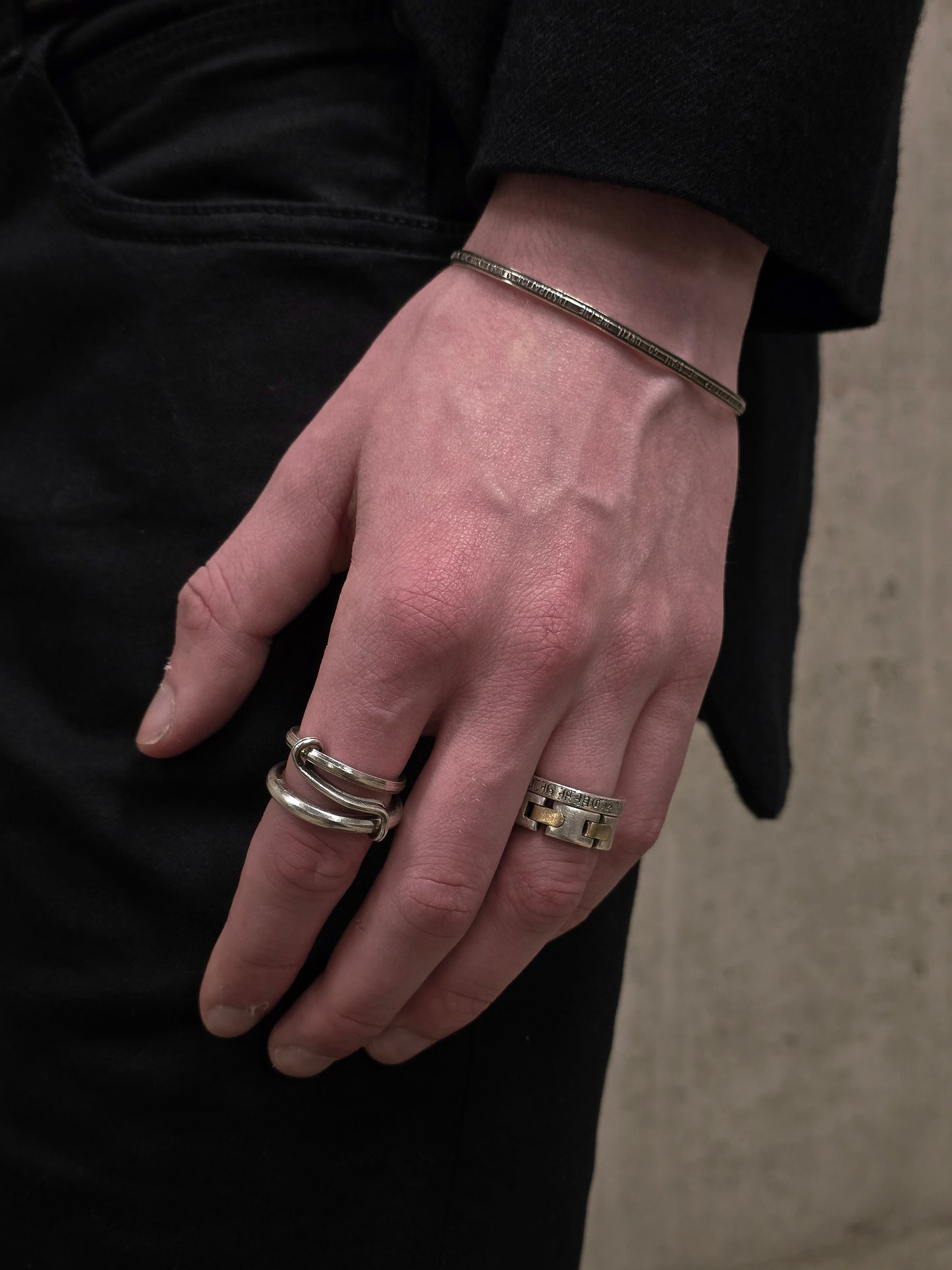 WERKSTATT:MÜNCHEN 'M2640SILY' .925 Silver Lyrics Hook Bangle